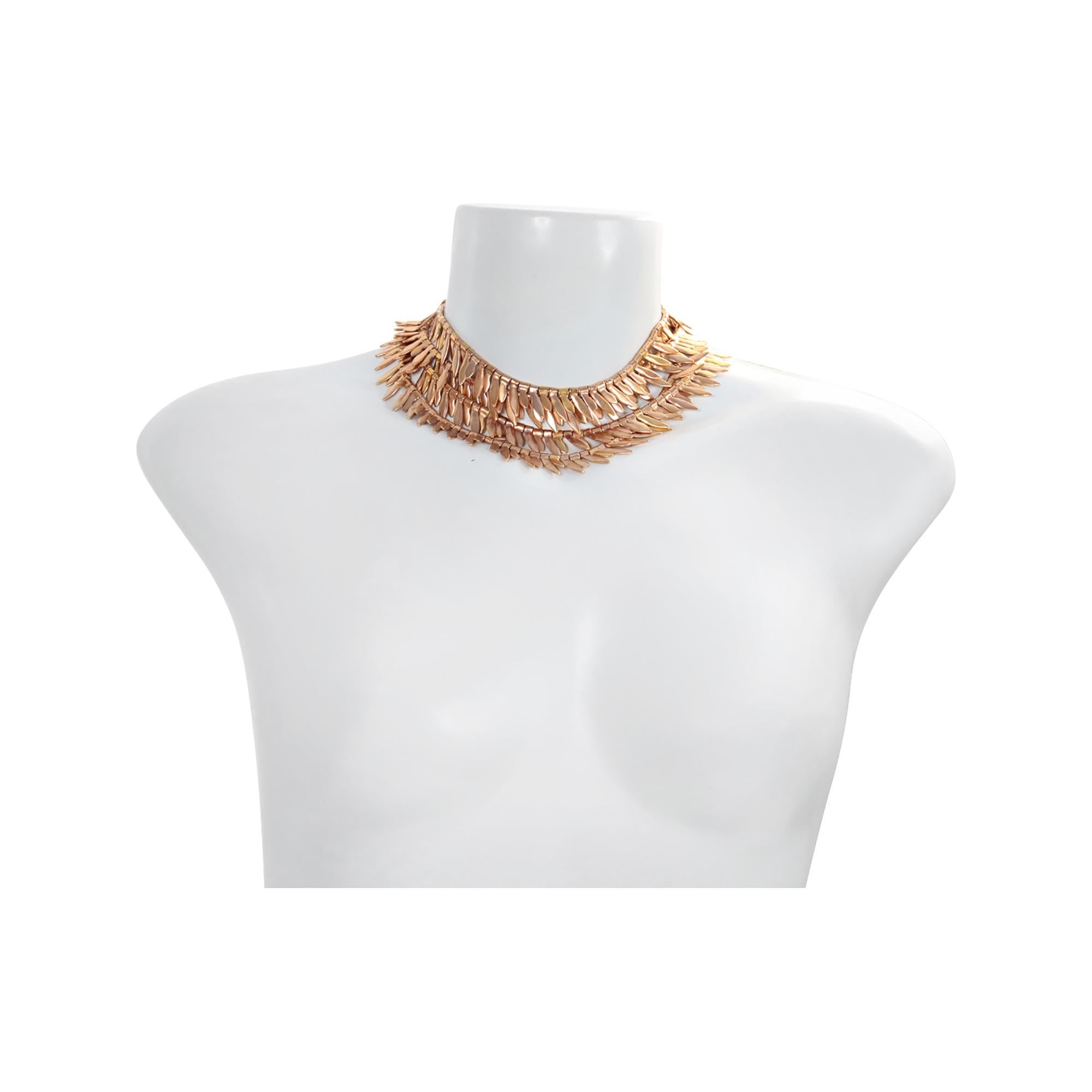 Collar largo vintage Anne Klein en tono dorado Circa años 80 en venta 3