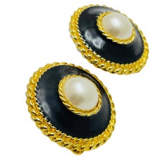Vintage ANNE KLEIN gold tone pearl enamel designer clip on earrings