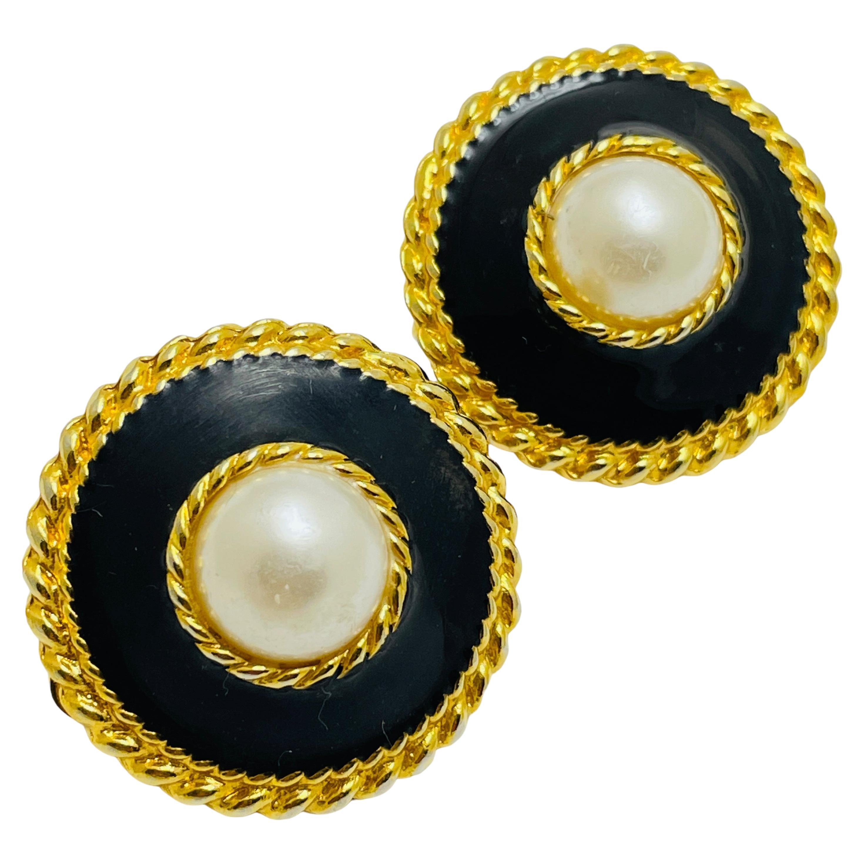 Vintage ANNE KLEIN gold tone pearl enamel designer clip on earrings For Sale