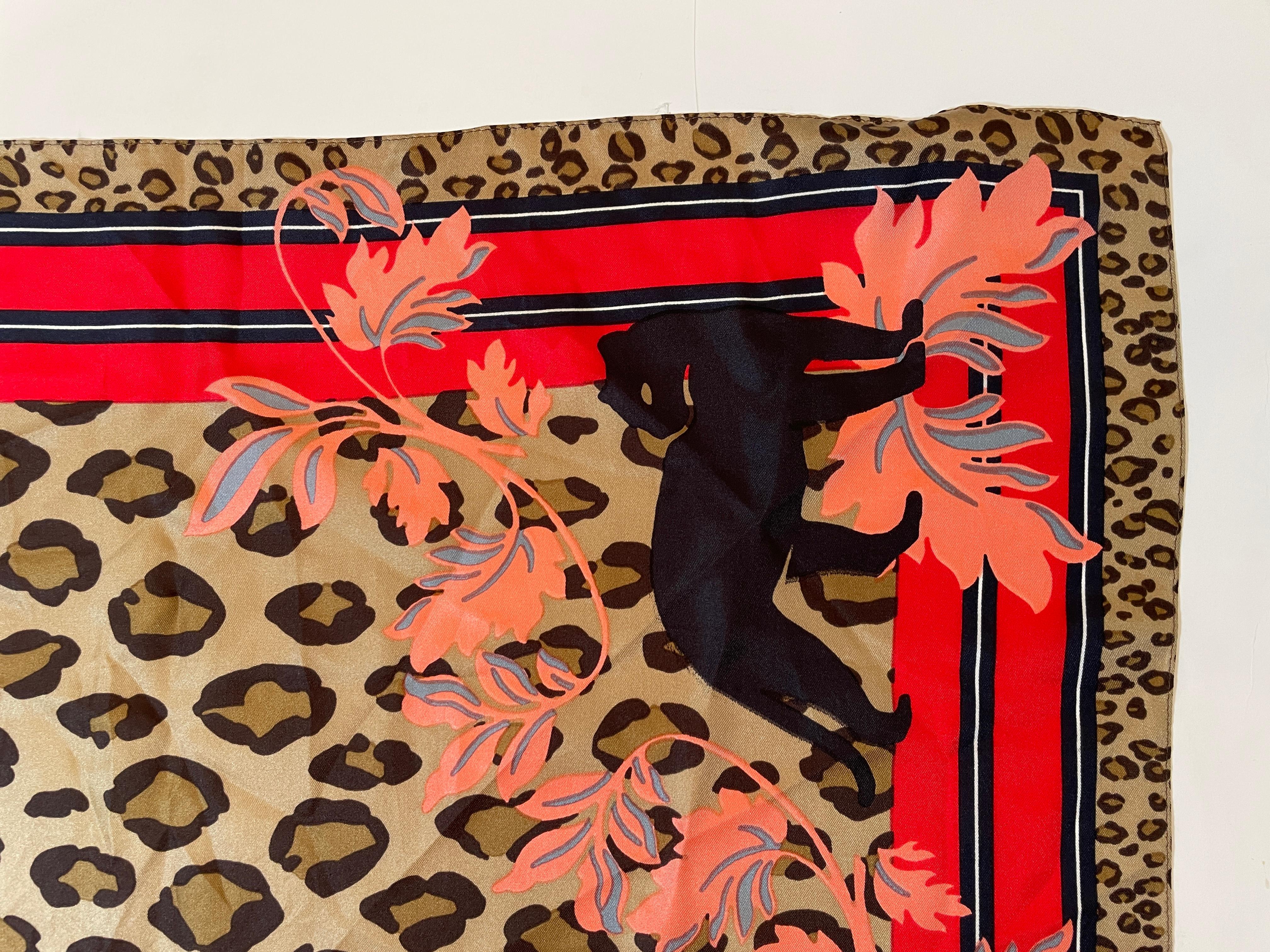 Anne Klein - Écharpe vintage en soie imprimée animal léopard Bon état - En vente à North Hollywood, CA