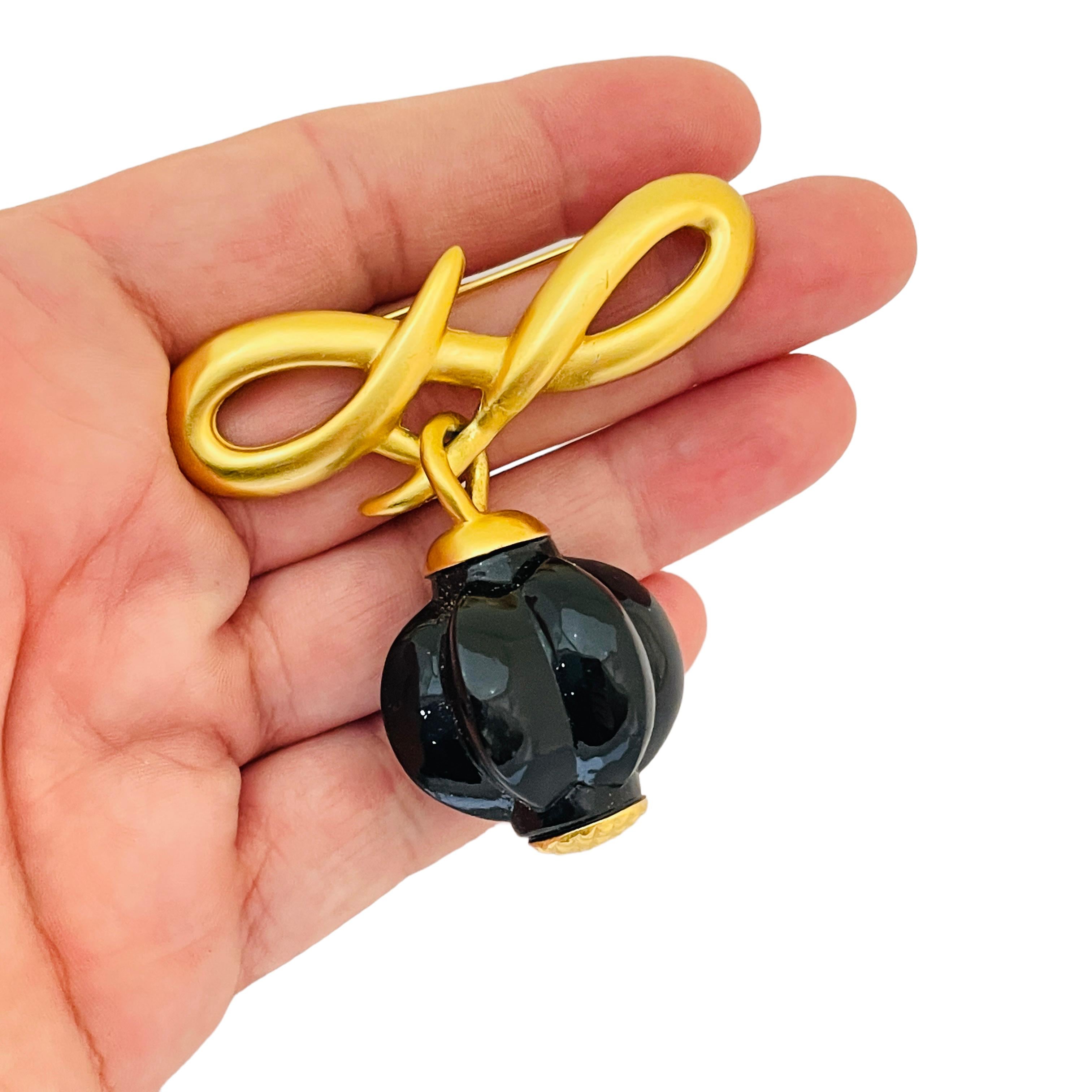 Vintage ANNE KLEIN matte gold black lucite designer runway brooch In Good Condition For Sale In Palos Hills, IL