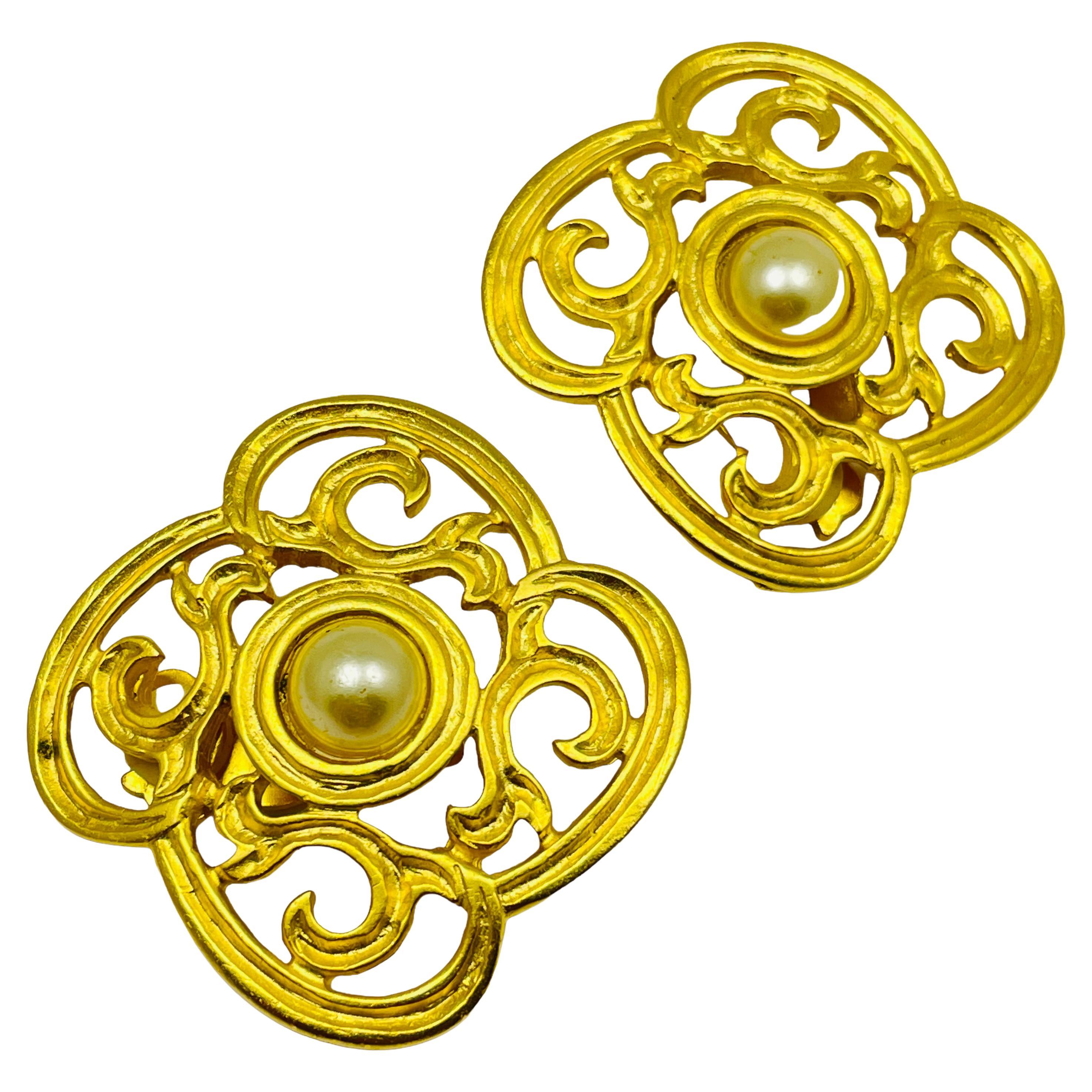ANNE KLEIN Clips d'oreilles de défilé vintage en or mat et perles de créatrice