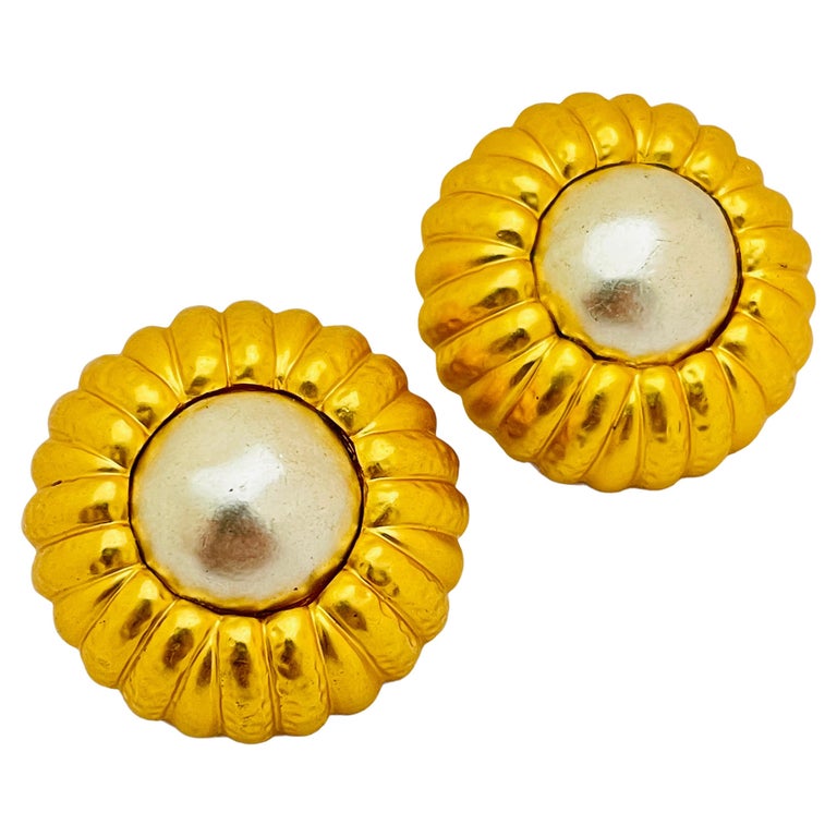 Vintage ANNE KLEIN matte gold pearl designer runway clip on earrings