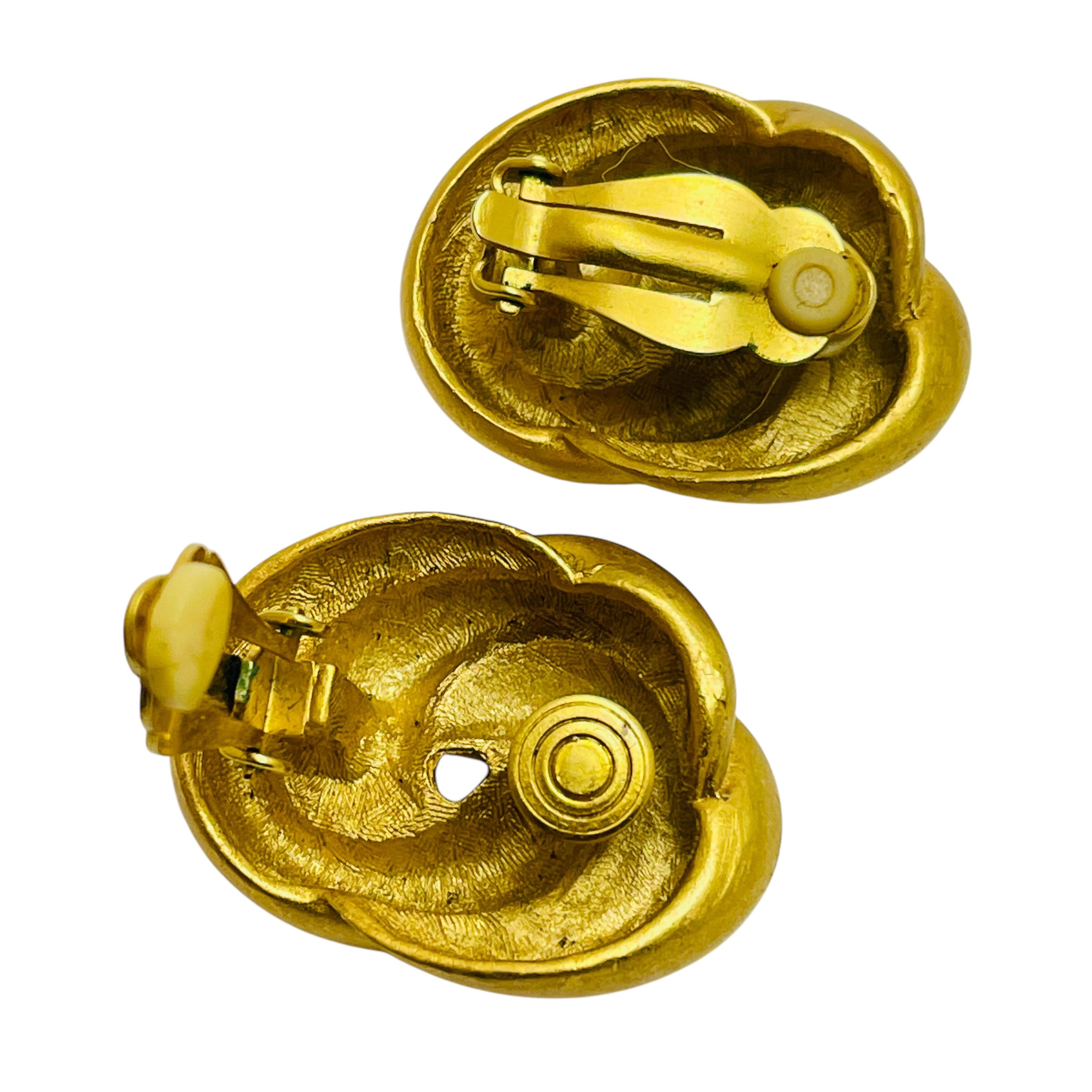 Pendientes de clip de diseño vintage ANNE KLEIN en tono dorado mate en Bueno Estado en Palos Hills, IL