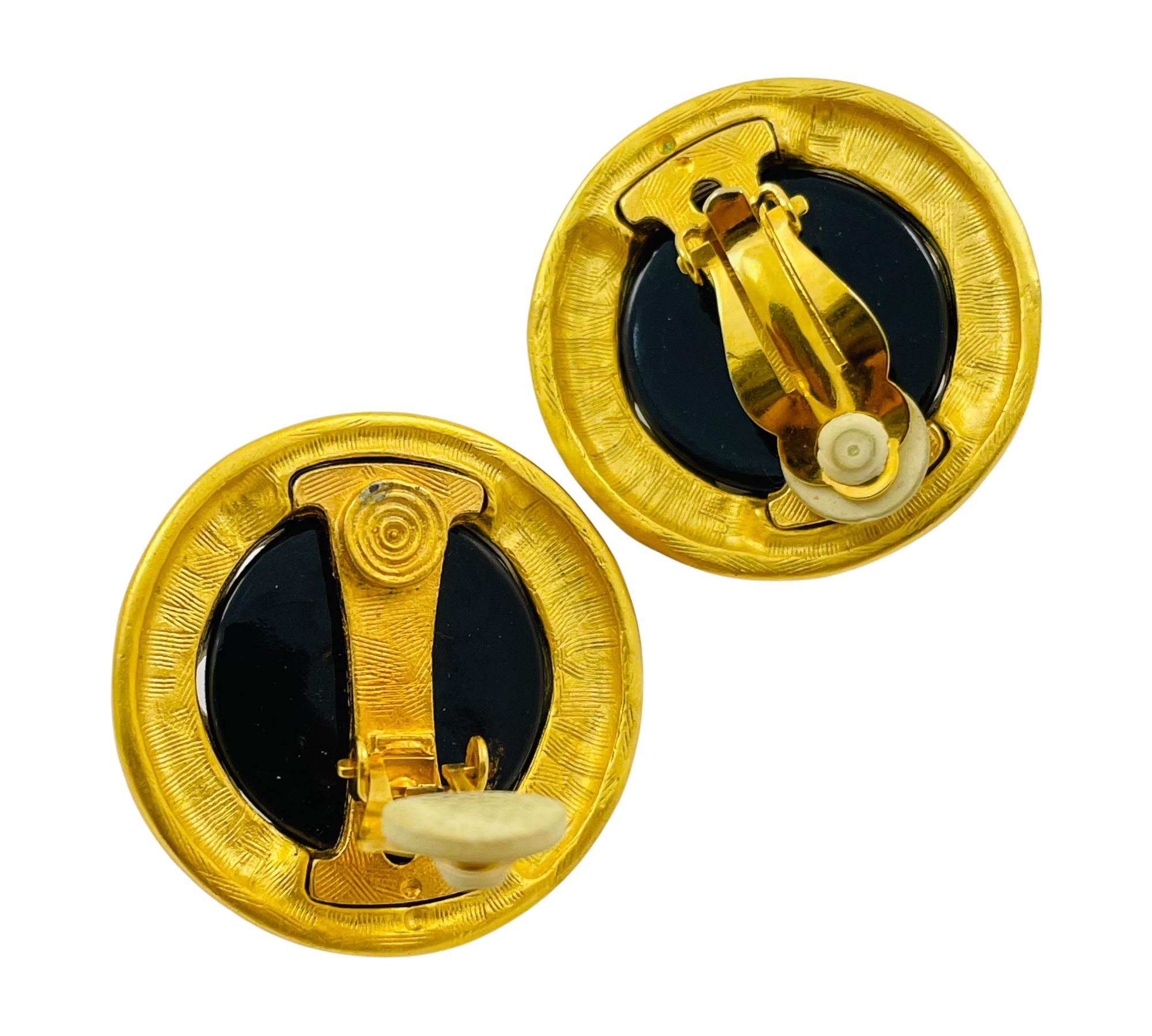 Vintage ANNE KLEINN matte gold black lucite runway designer clip on earrings In Good Condition For Sale In Palos Hills, IL