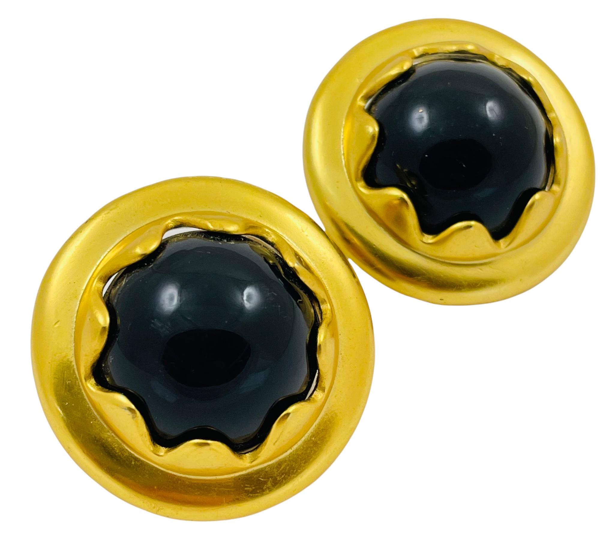 Women's Vintage ANNE KLEINN matte gold black lucite runway designer clip on earrings For Sale