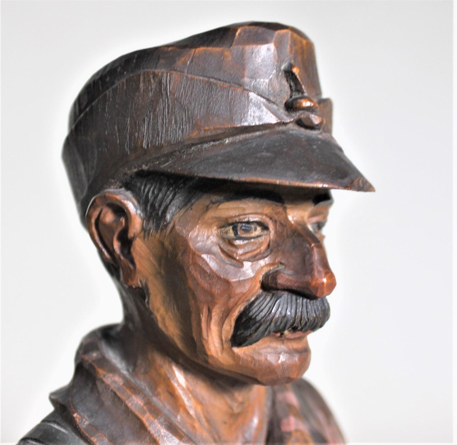 Sculpture artisanale ANRI sculptée et peinte à la main « The Lumberjack » par Duquet en vente 3