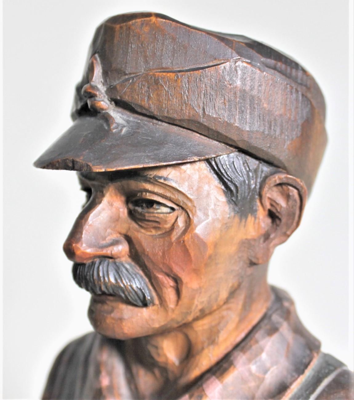 Sculpture artisanale ANRI sculptée et peinte à la main « The Lumberjack » par Duquet en vente 4