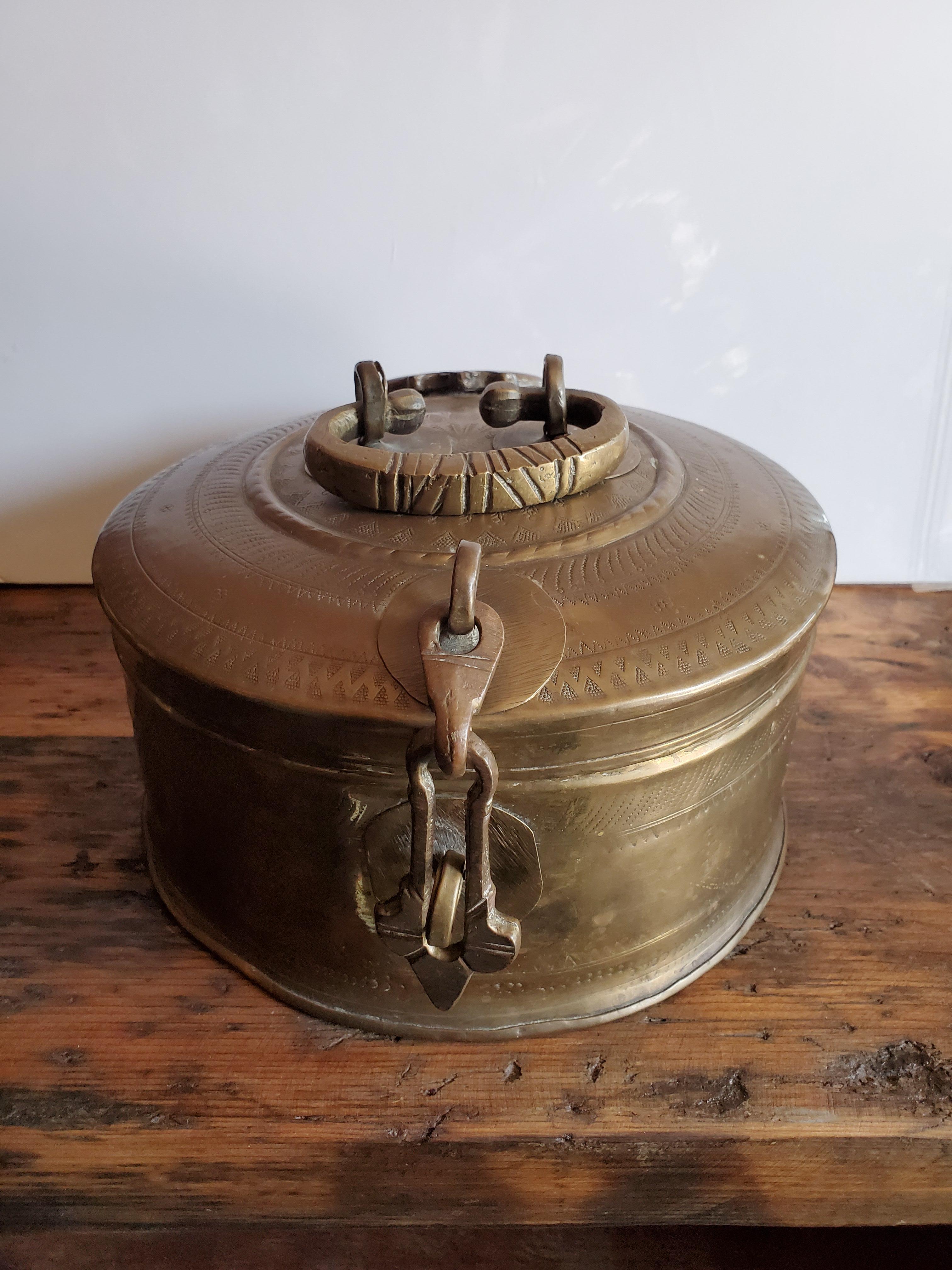 In remarkable condition.
Made from brass (and possibly other metals as well), this beautiful Asian spice box is a few decades old, and has a few signs of signs of wear and tear. Great for decoration with its amazing hammering patterns throughout.