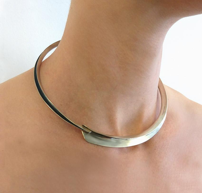 Vintage Anticlastic Neck Piece, Gerhard Herbst Studio silver Collar. This Modernist neck piece is an exquisite example of Gerhard Herbst's ability to transform the metallurgical properties of his pieces. In this work, Herbst’s combines the unique