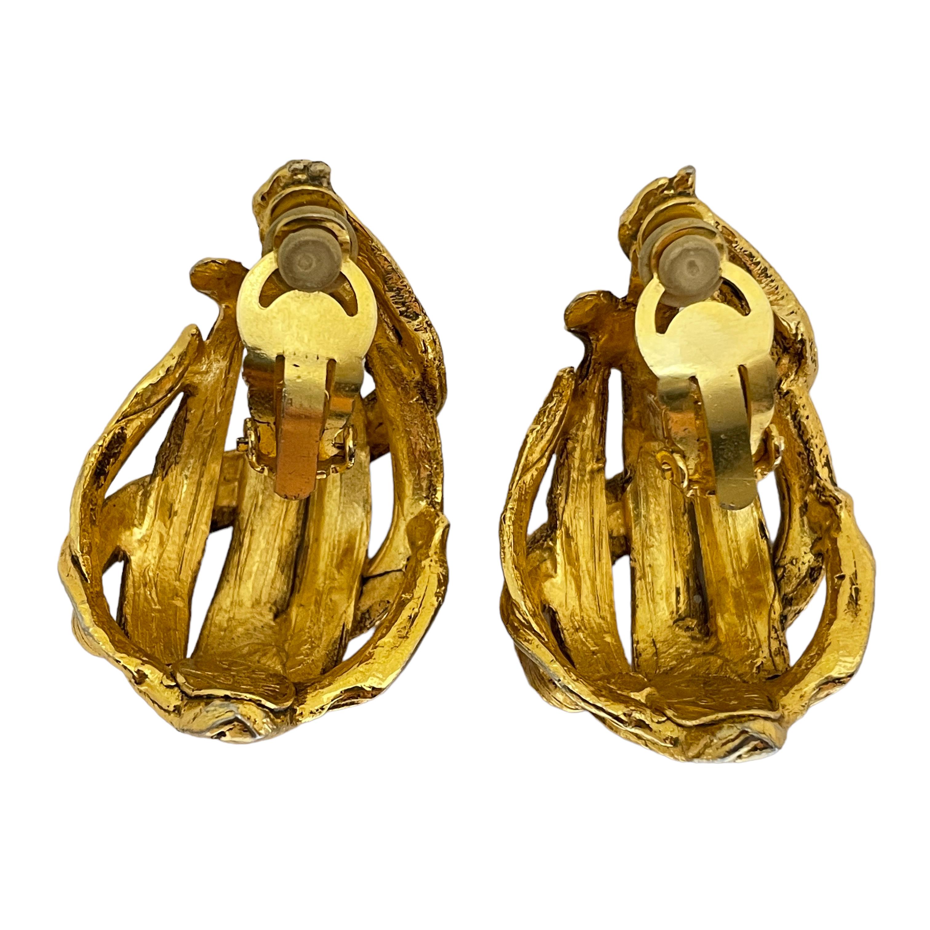 Women's or Men's Vintage ANTIGONA Paris gold designer runway clip on earrings  For Sale
