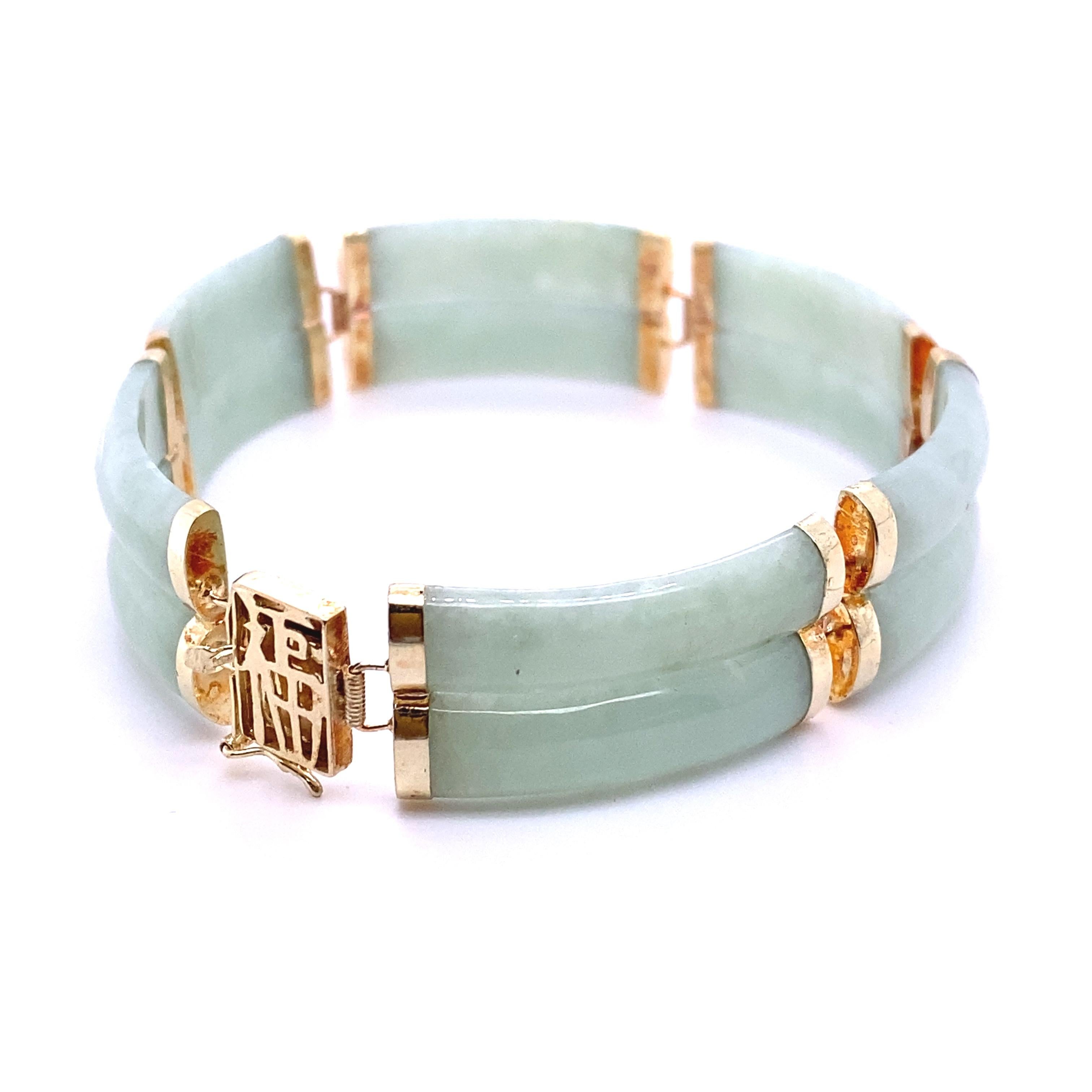 Vintage, Antique, 14kt Yellow Gold and Light Green Jade Bangle Bracelet In Good Condition In Bozeman, MT