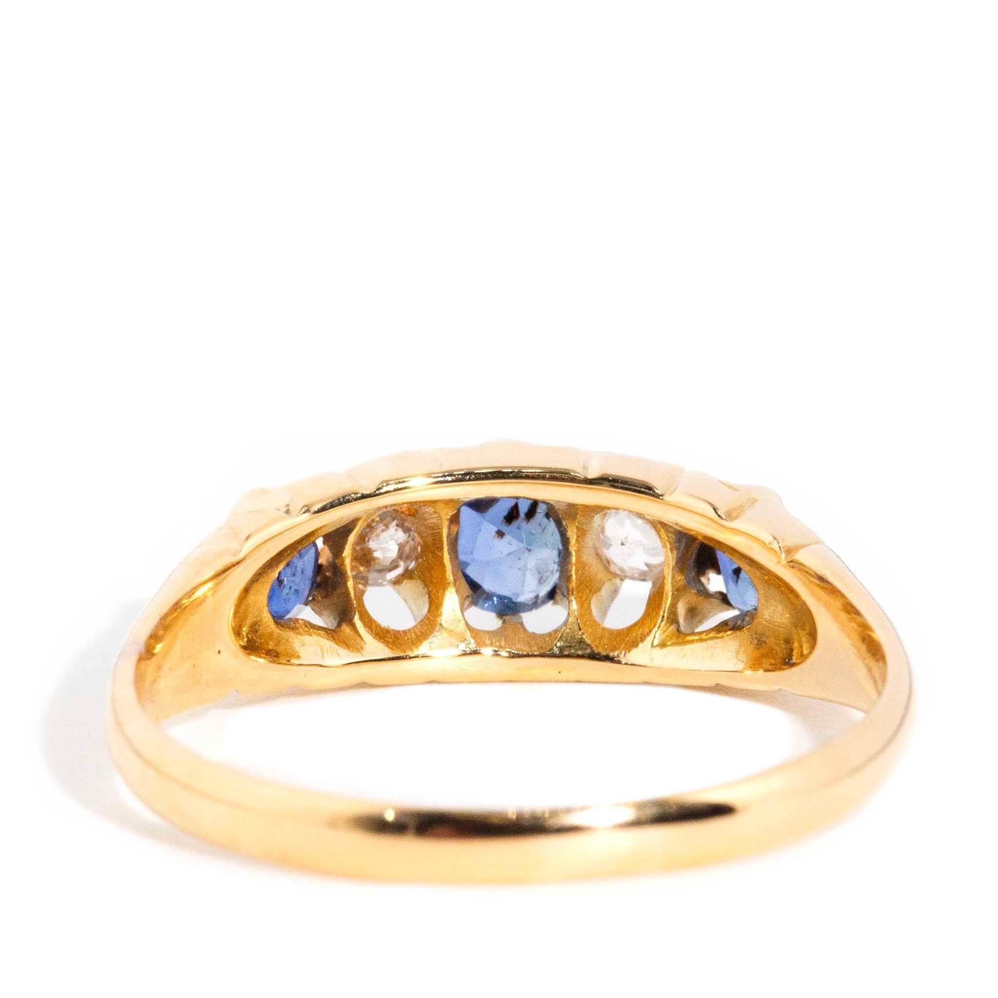 Vintage Antique 1897 Sapphire & Diamond London Bridge Ring 18 Carat Gold For Sale 2