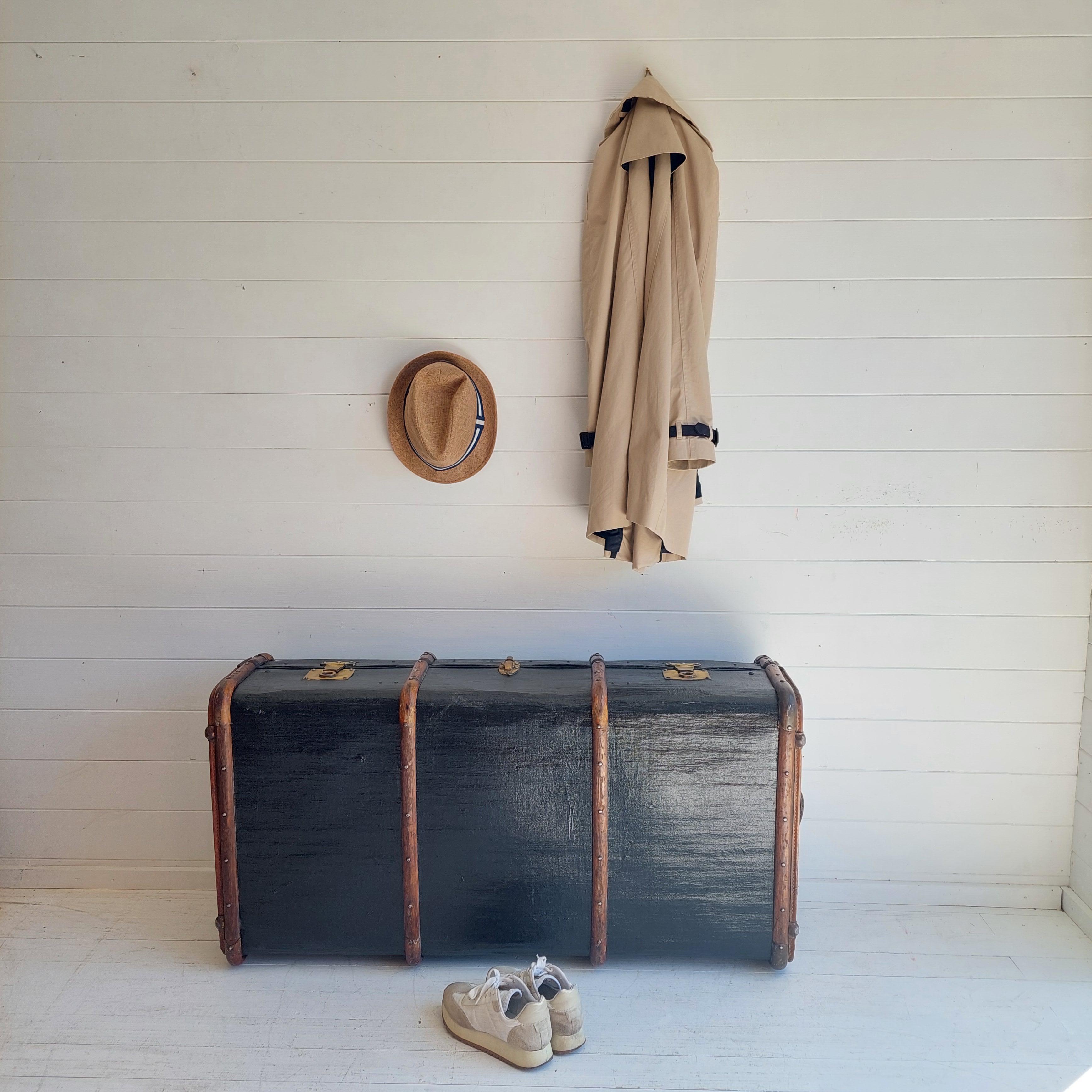Vintage Antique 1930s Large Travel Steamer Trunk coffee table storage In Good Condition In Leamington Spa, GB