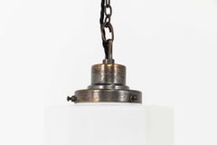 Lampada a sospensione vintage d’epoca in stile Art Déco, in rame e vetro opalino, 1930 circa