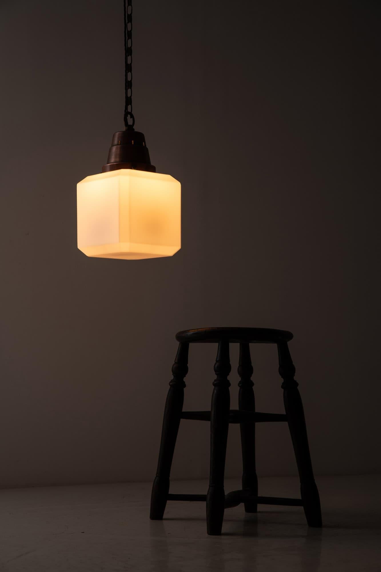 Lámpara Colgante Antigua Art Decó GEC Cubo de Cristal Opalino, C.1930 en venta 1