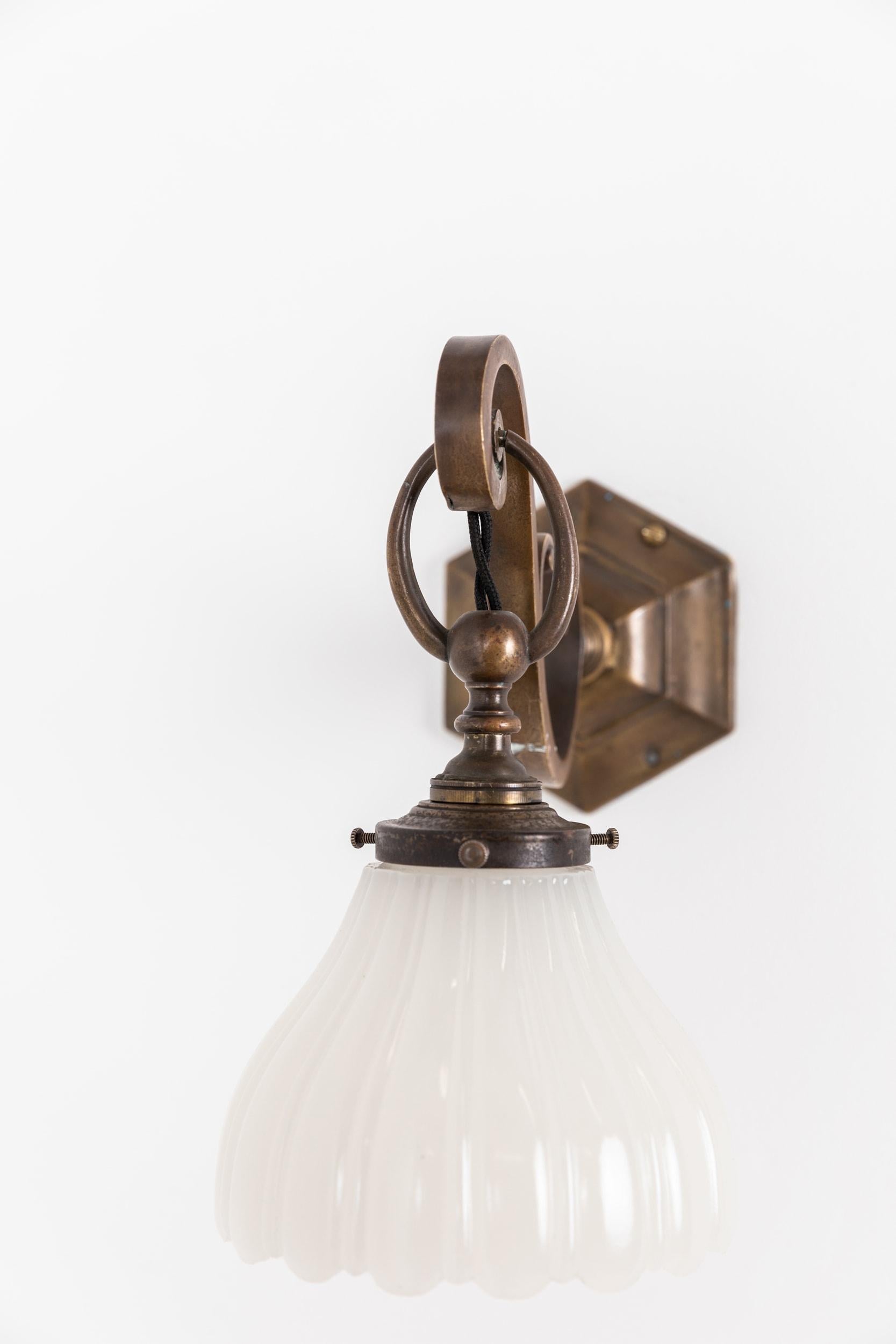 Mid-20th Century Vintage Antique Brass GEC Moonstone Wall Lamp Sconce Light c.1930 For Sale