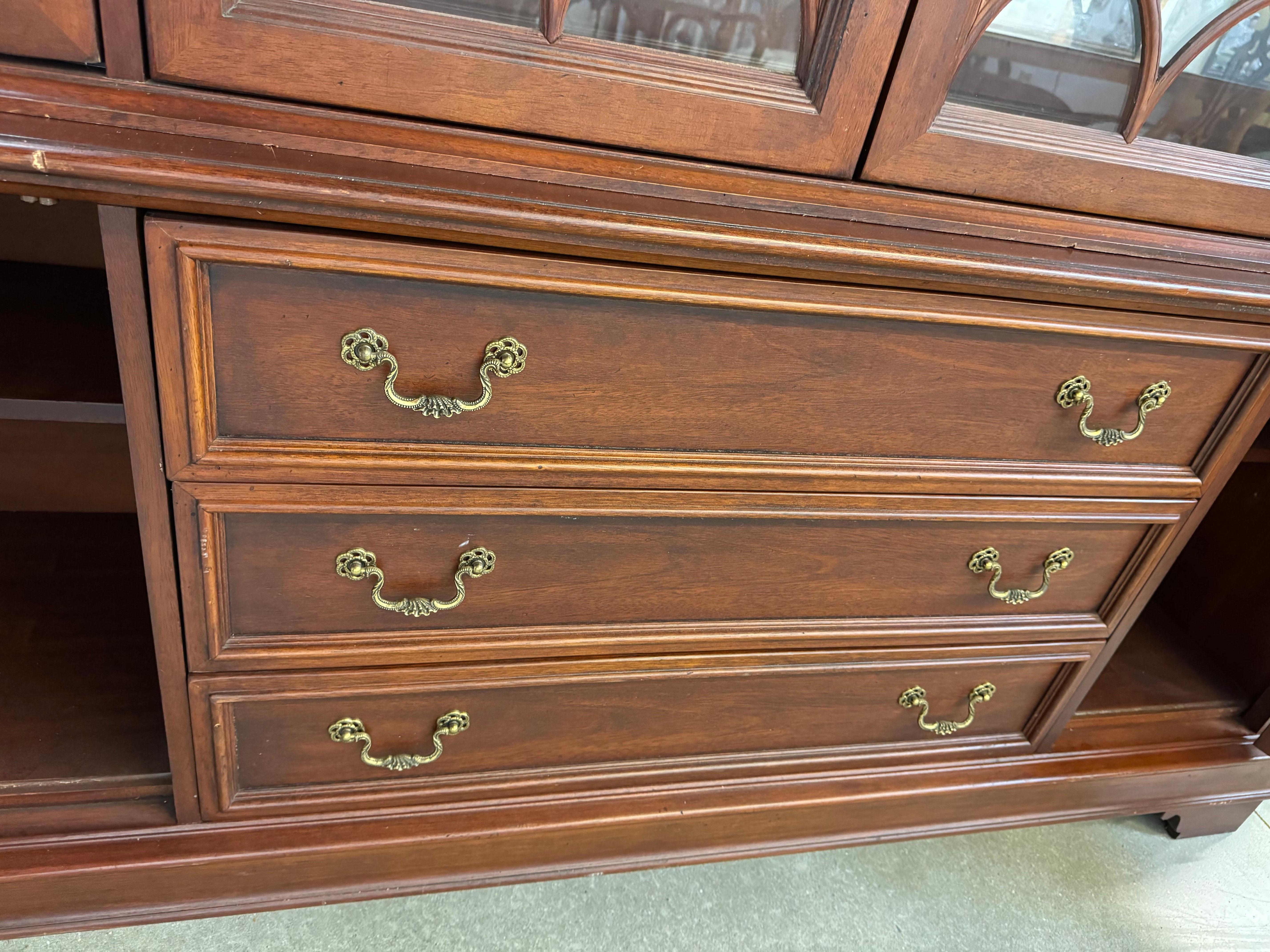 Vintage  Meuble de rangement ancien fabriqué par Lineage, sous division de Drexel Heritage en vente 3