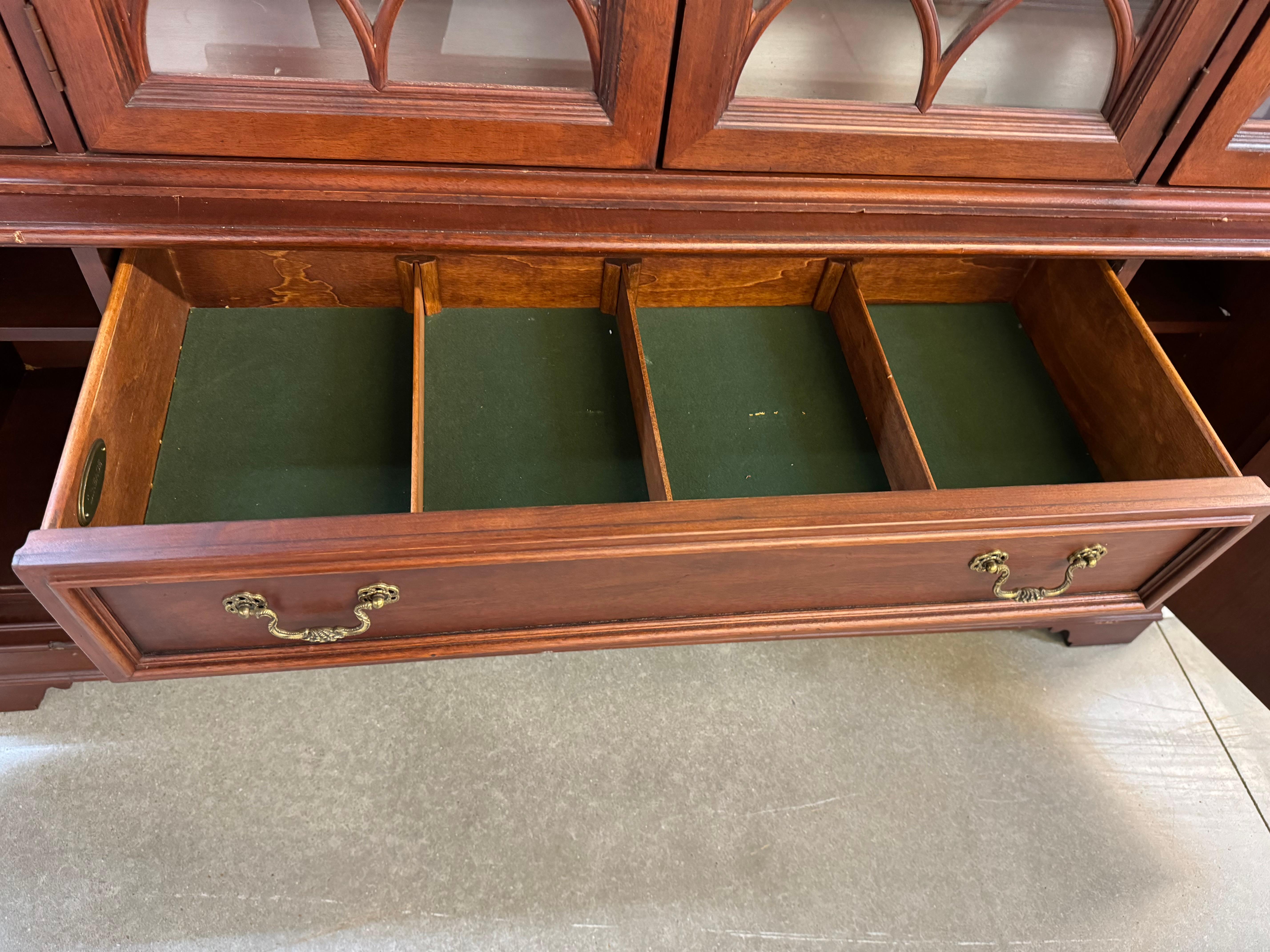 20ième siècle Vintage  Meuble de rangement ancien fabriqué par Lineage, sous division de Drexel Heritage en vente