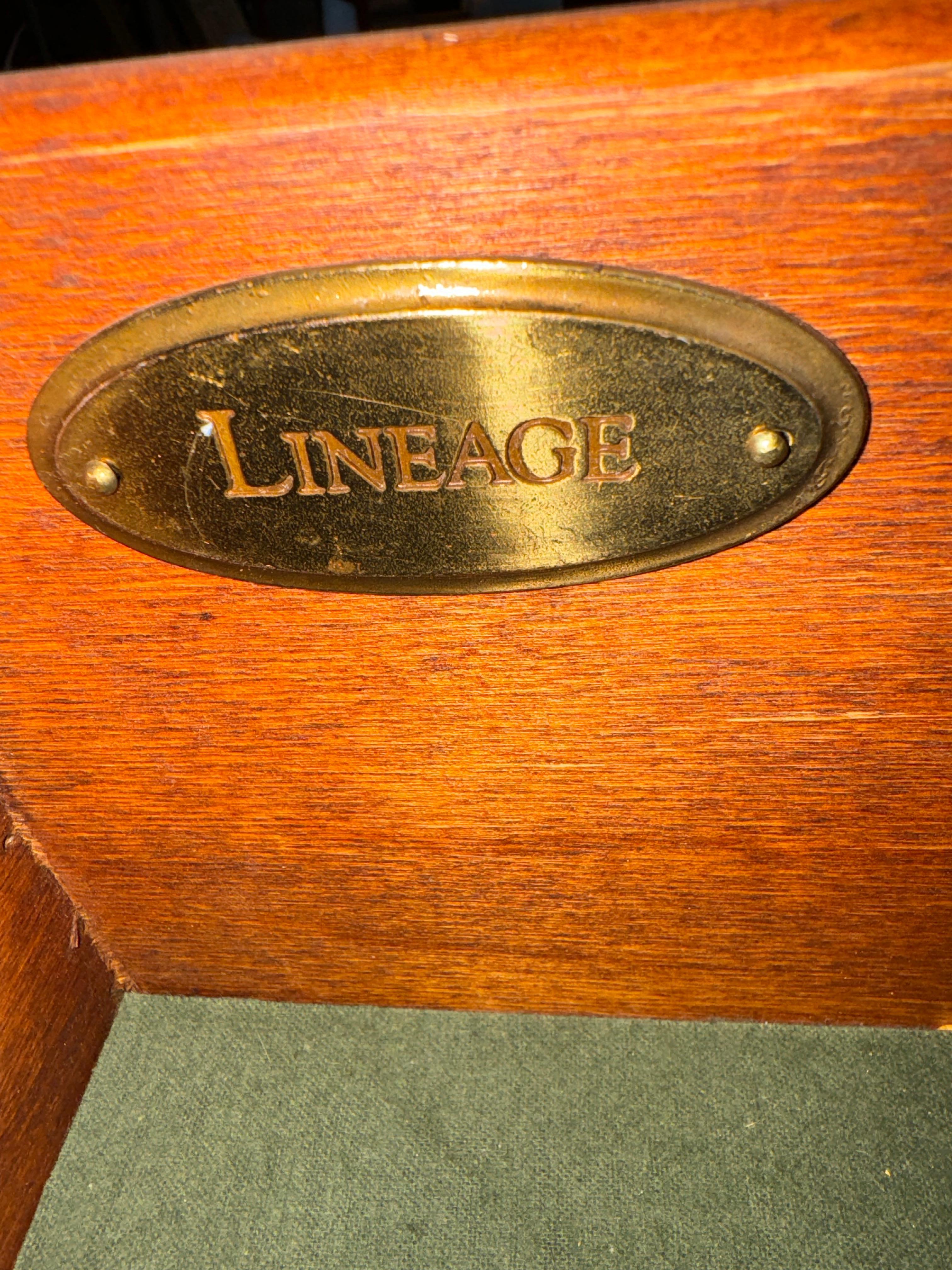 Bois Vintage  Meuble de rangement ancien fabriqué par Lineage, sous division de Drexel Heritage en vente