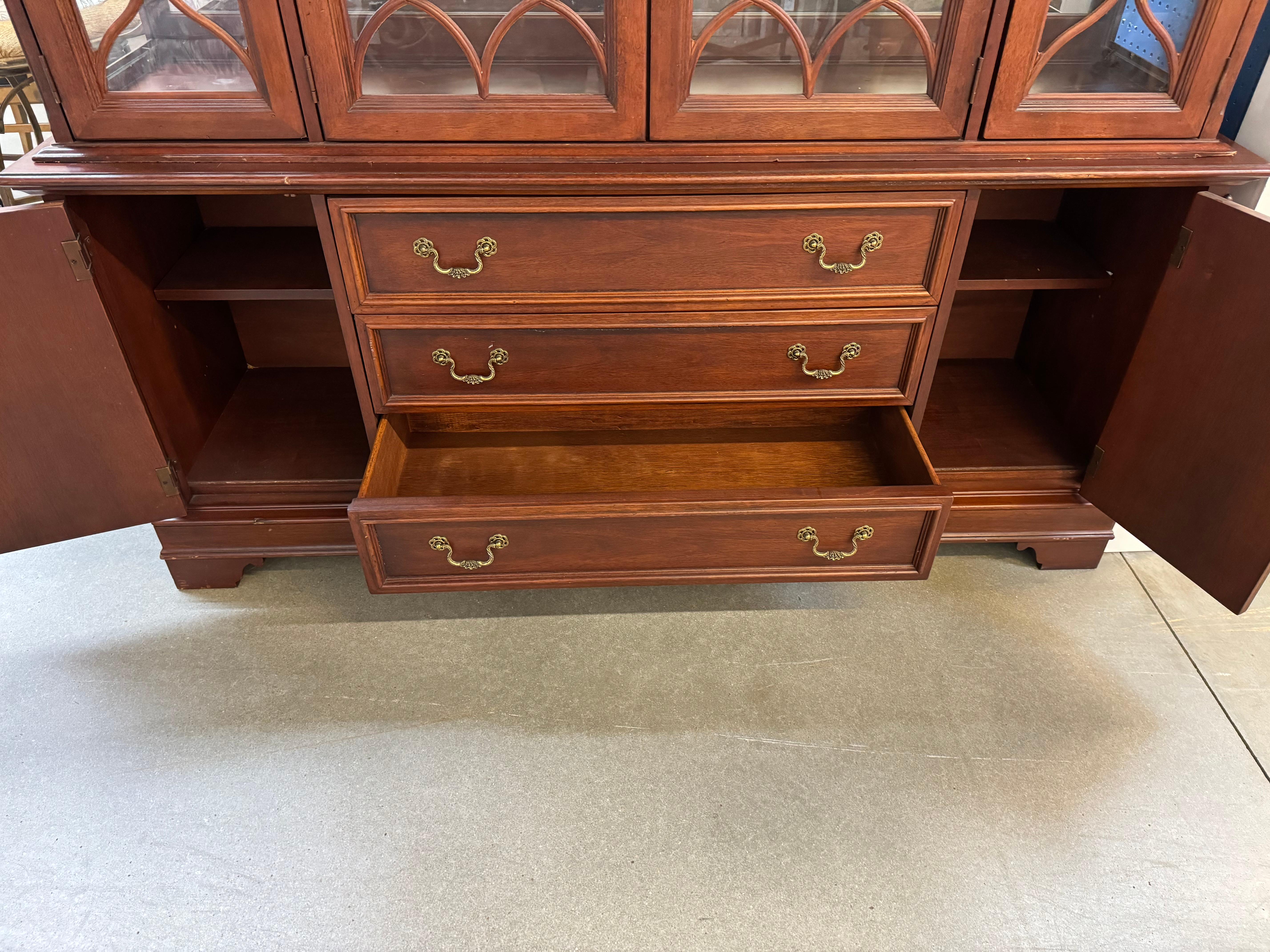 Vintage  Meuble de rangement ancien fabriqué par Lineage, sous division de Drexel Heritage en vente 1