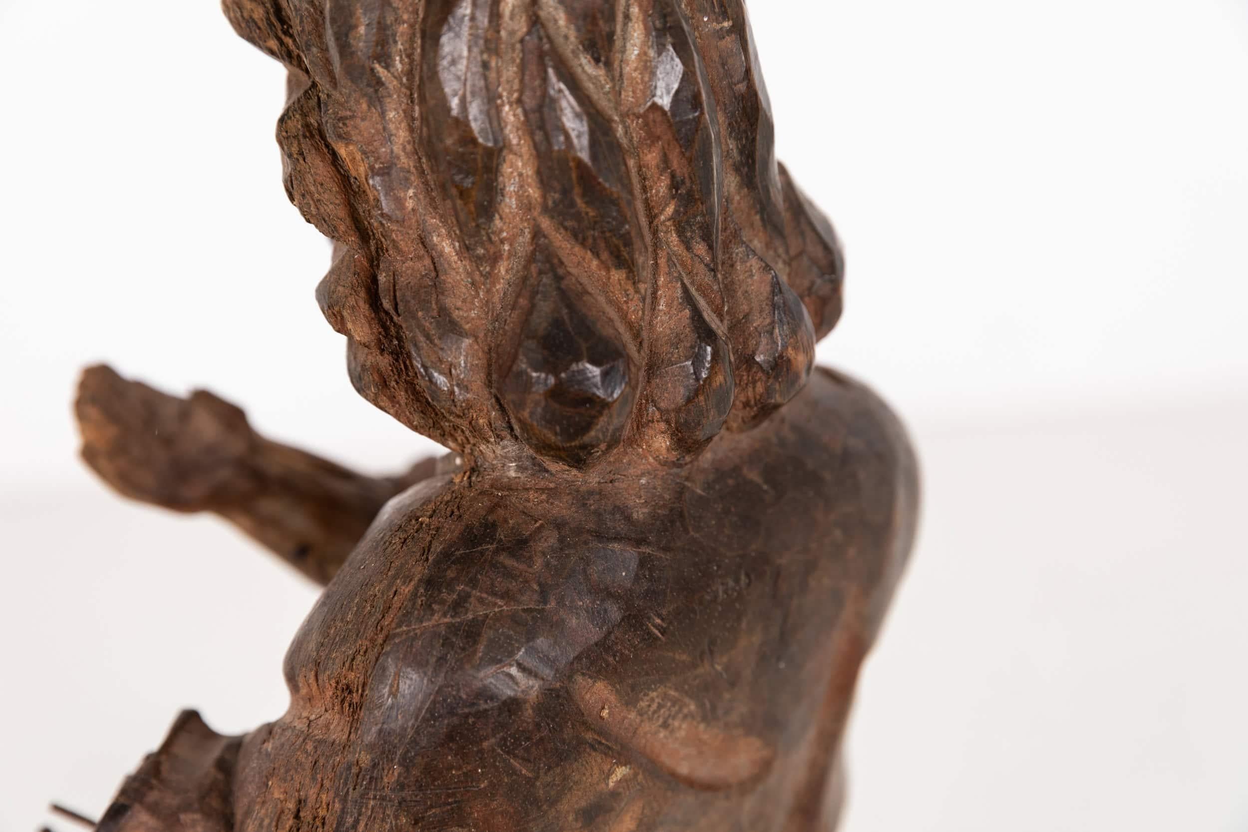 Antico Vintage Statuetta religiosa in legno intagliato dei primi del Novecento, 1920 ca. In condizioni discrete in vendita a London, GB