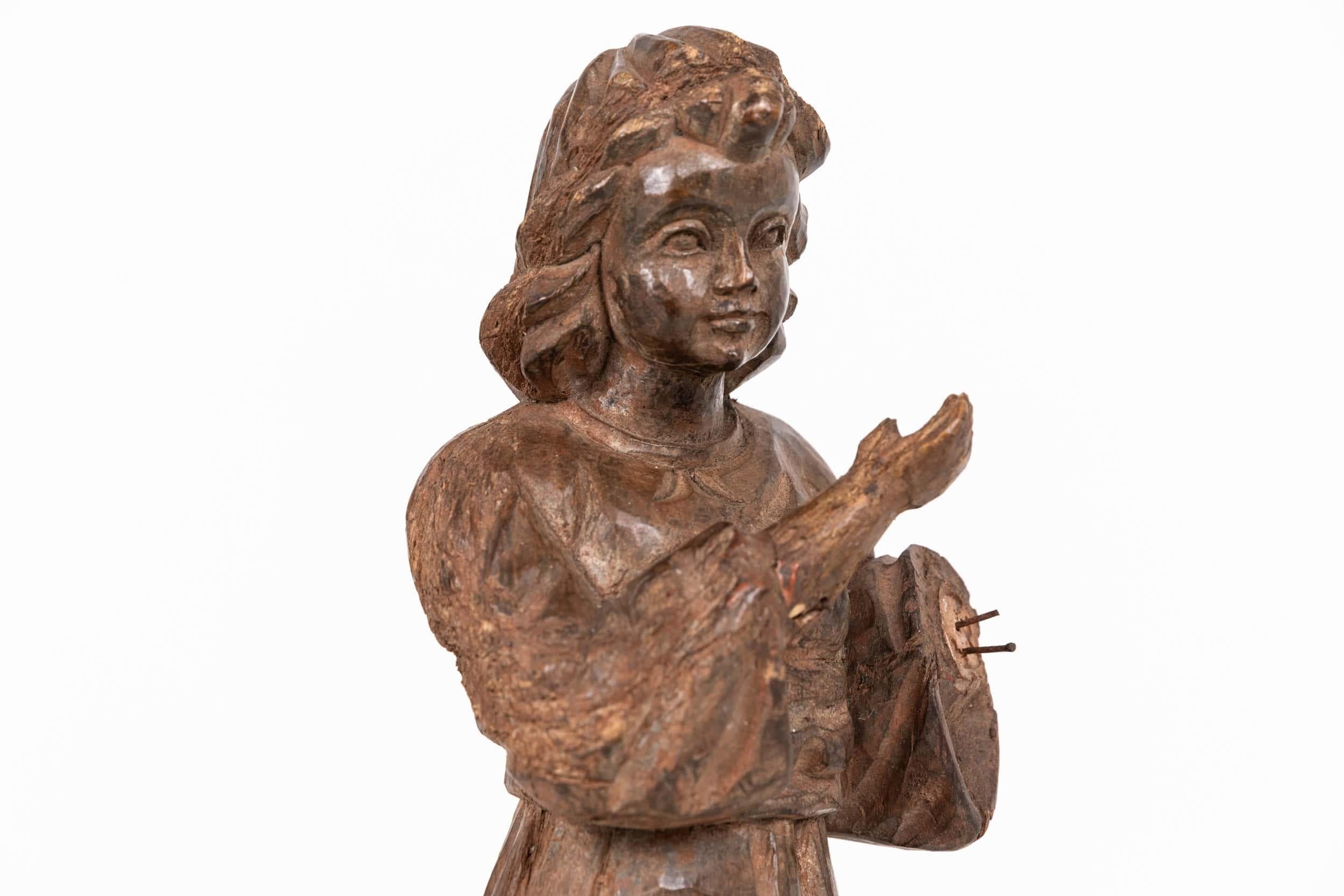 Antico Vintage Statuetta religiosa in legno intagliato dei primi del Novecento, 1920 ca. in vendita 1