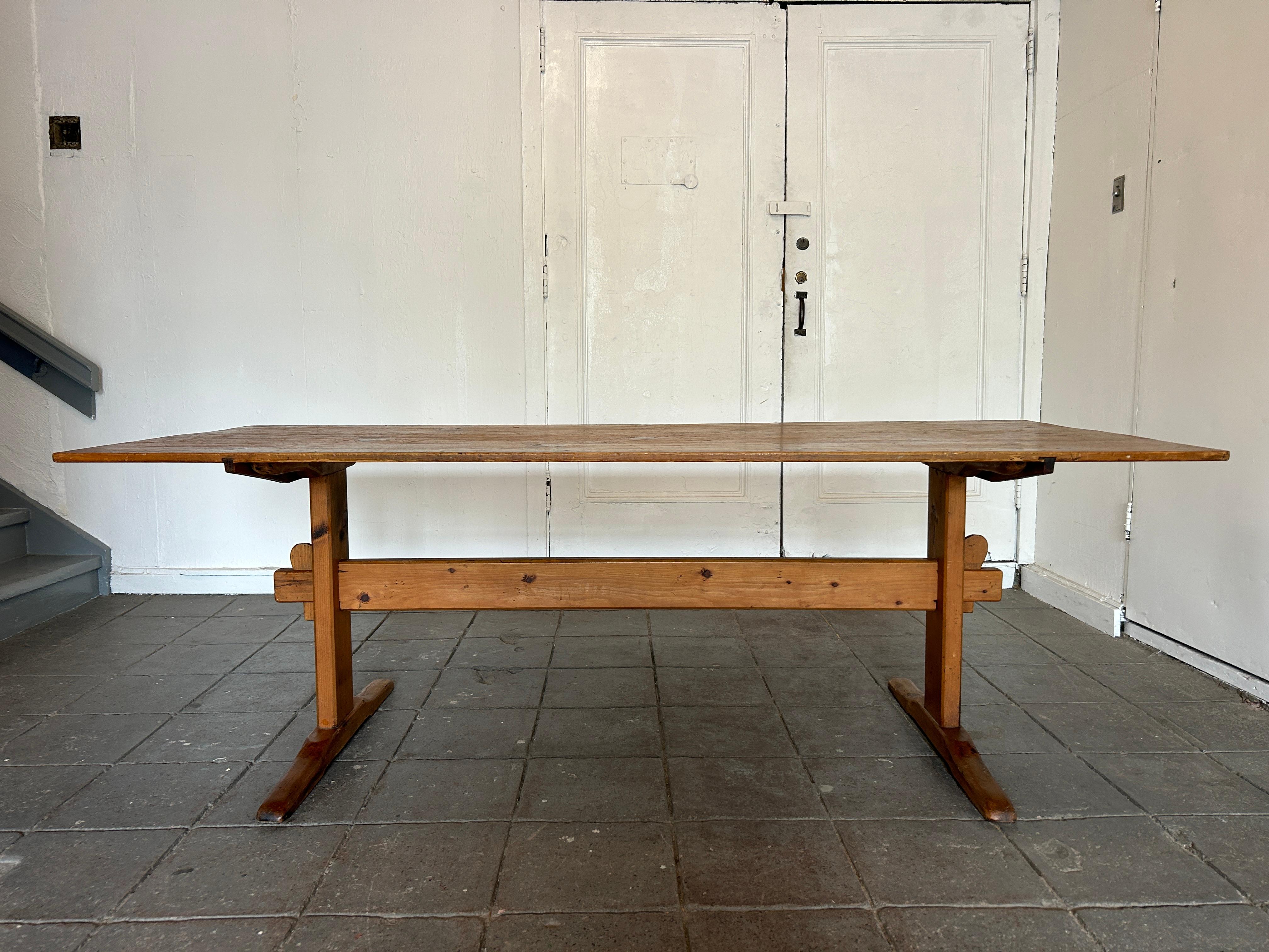 Vintage Antique early American rustic solid Pine farm house trestle dining table. This table has a solid pine base with 84