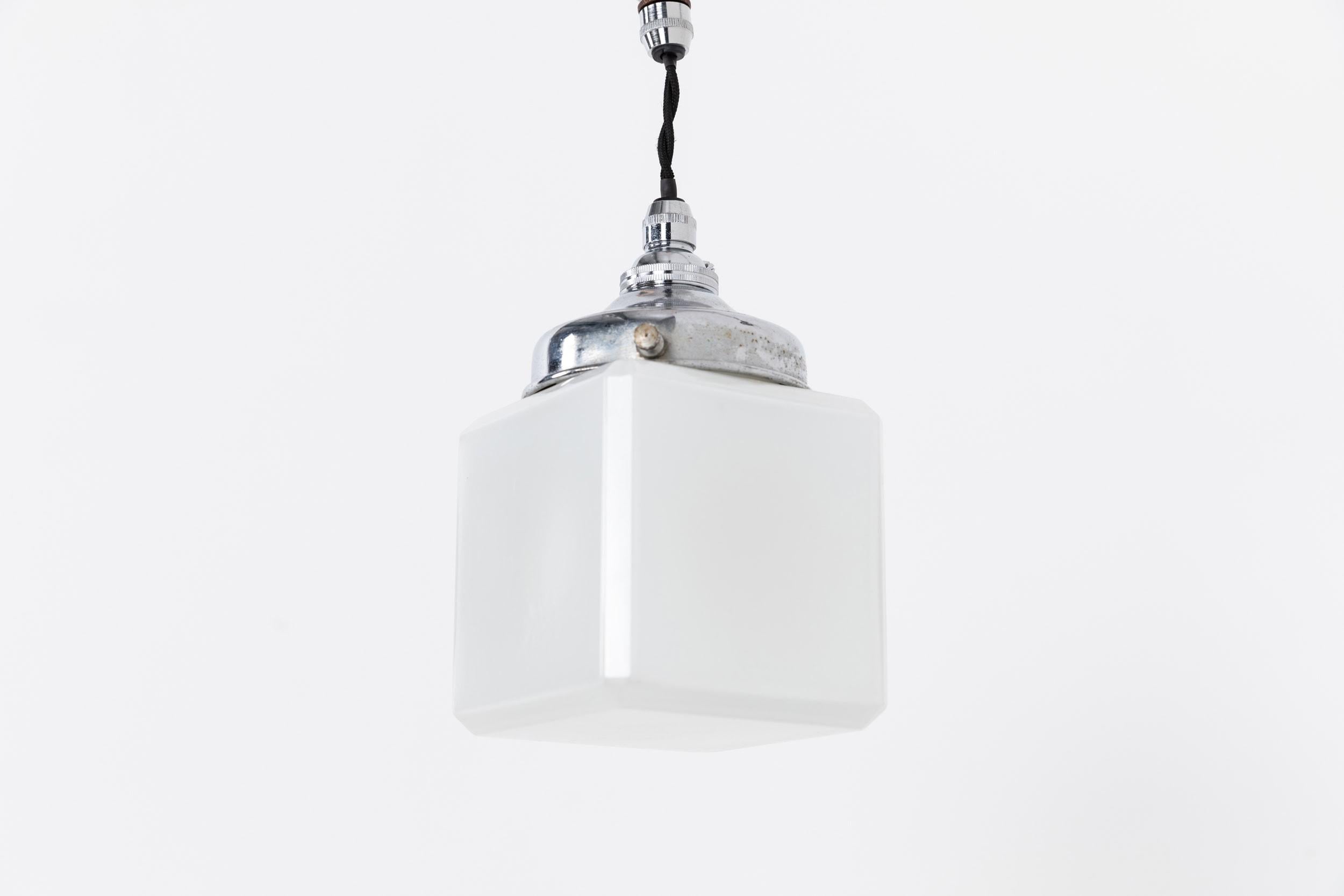 

A stylish chrome art deco wall lamp with opaline shade. c.1930

Made by GEC in their typical style, complemented with diminutive cubed opaline shade.

Rewired to connect to mains.
