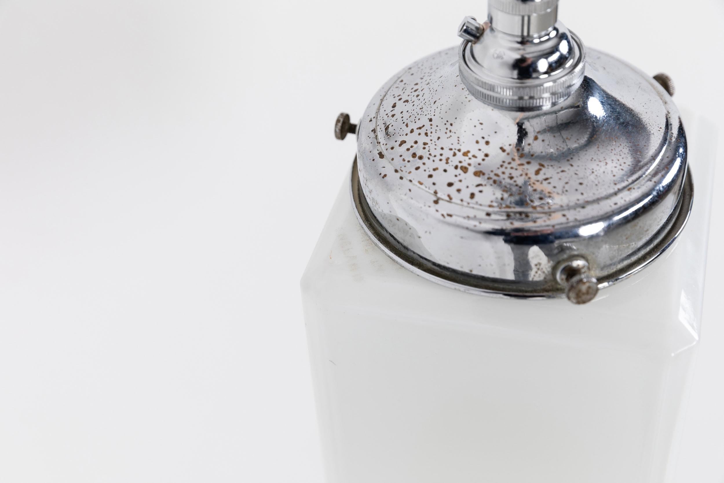 Vintage Antique GEC Opaline Glass Wall Lamp Sconce Light c.1930 In Fair Condition For Sale In London, GB