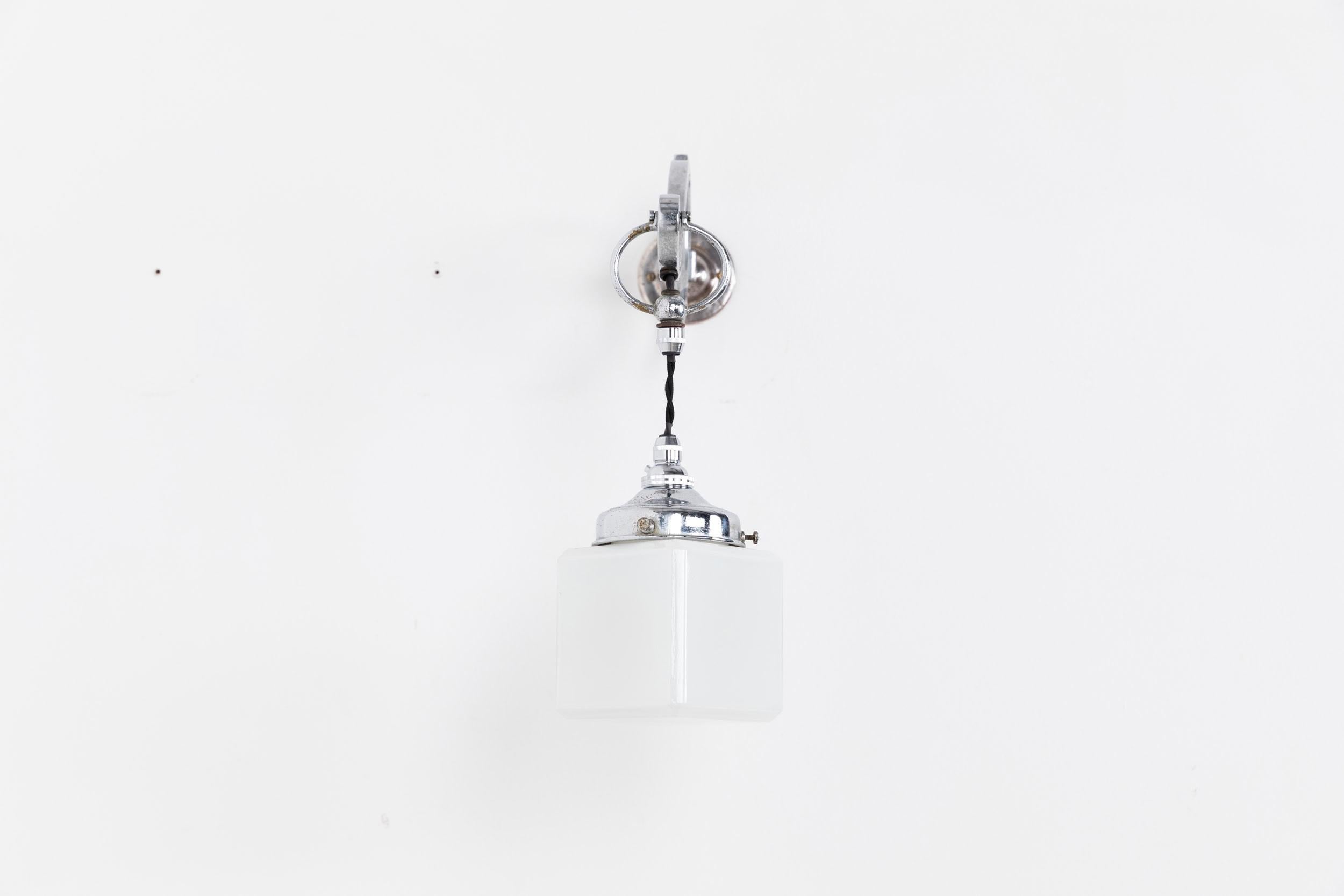 Vintage Antique GEC Opaline Glass Wall Lamp Sconce Light c.1930 For Sale 1