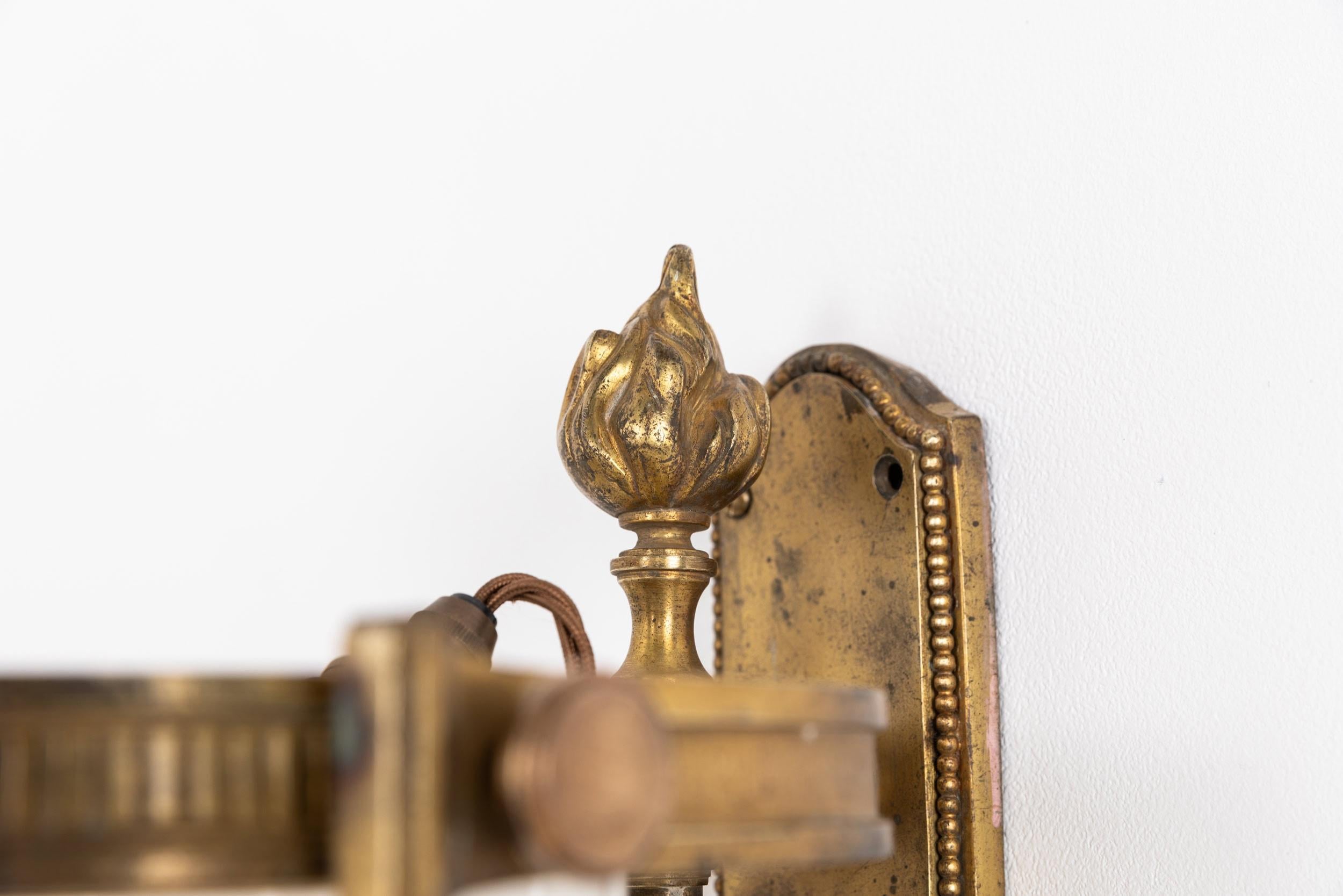 

An incredibly elegant brass wall lamp made in England by General Electric Company - GEC. c.1920

Heavy duty cast brass wall mount, retaining its original gilt finish, with decorative finial and 8