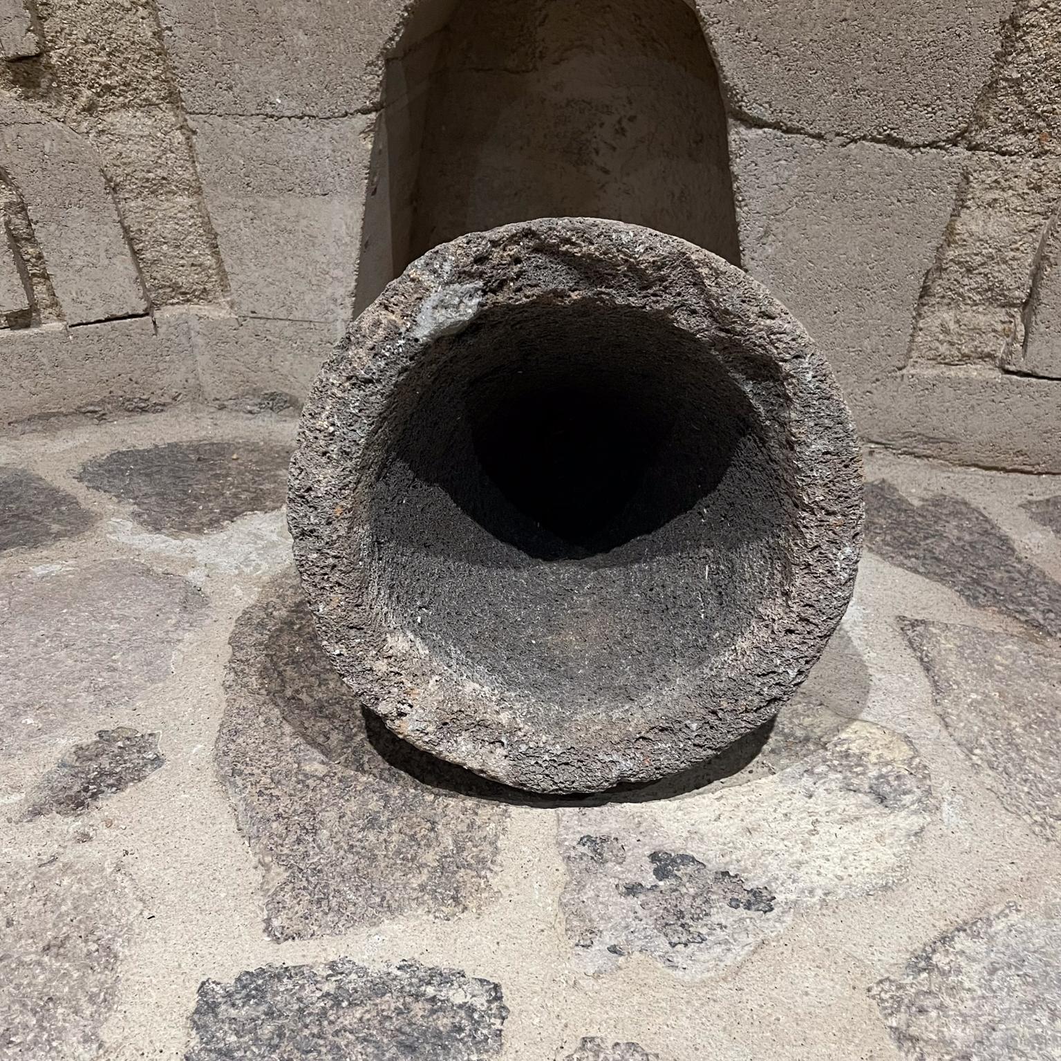Primitive antike handgeschnitzte Stein-Wasserfilter, Mexiko (Mexikanisch) im Angebot