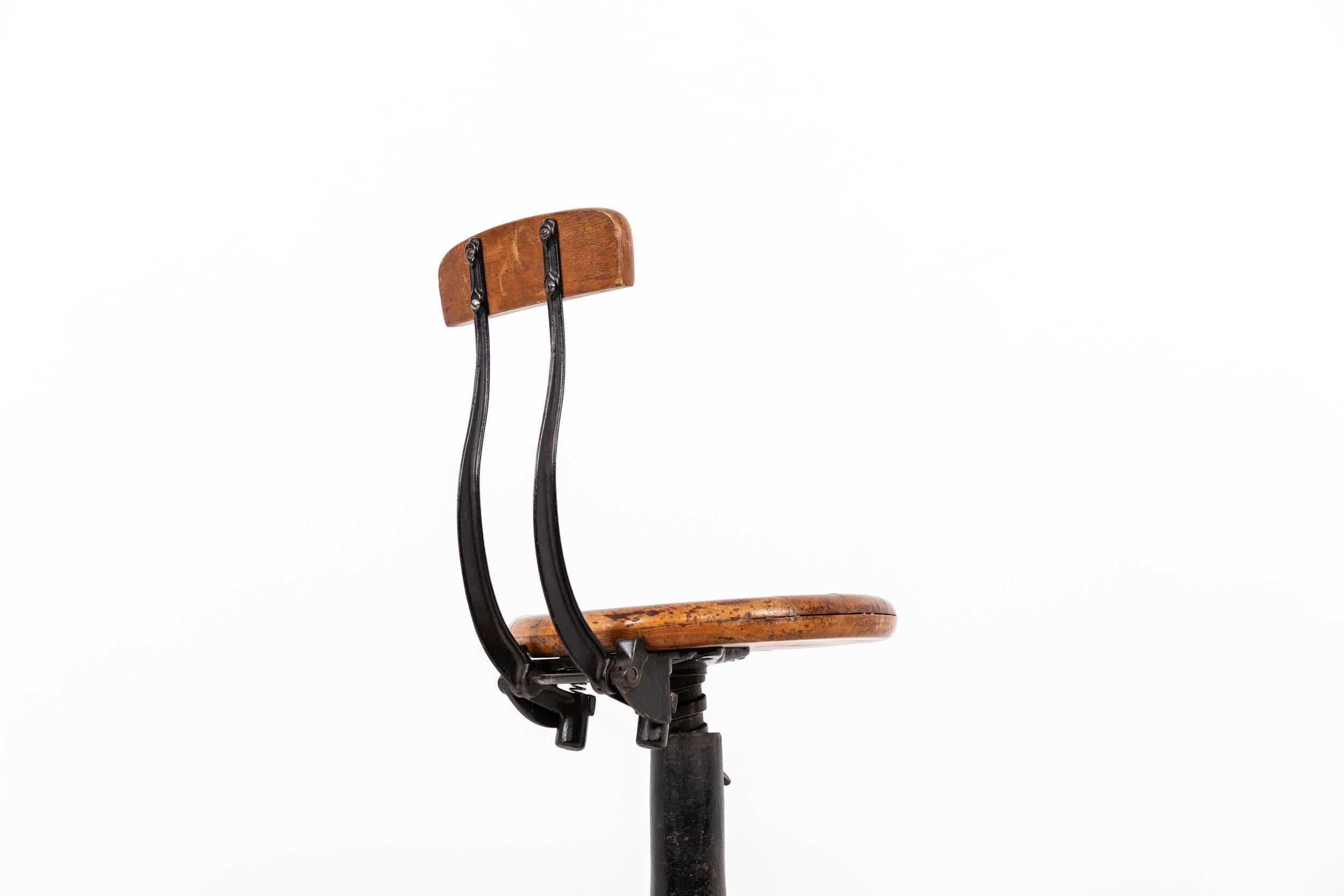 Vintage Antique Industrial 4-Legged Spring Back Singer Factory Chair, c.1930 In Fair Condition In London, GB