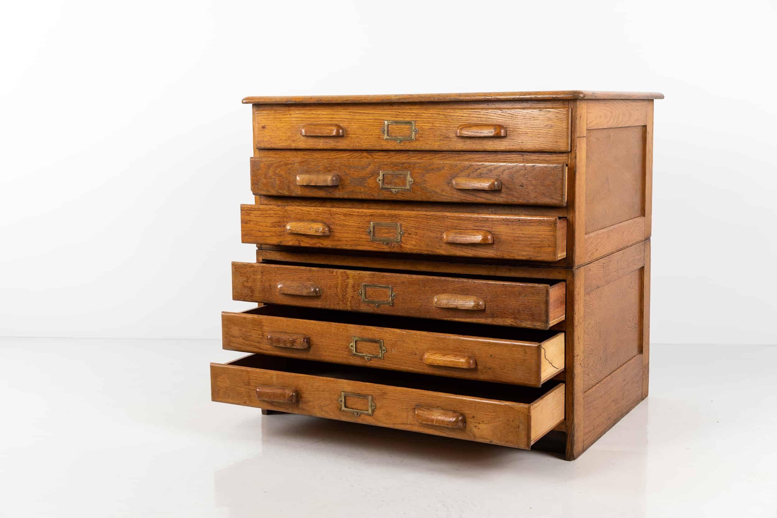 A beautiful wooden plan chest with 6 drawers. c.1940

Made from two sections, each comprised of 3 drawers. Solid oak construction with oak veneered top. Salvaged from a school art classroom.