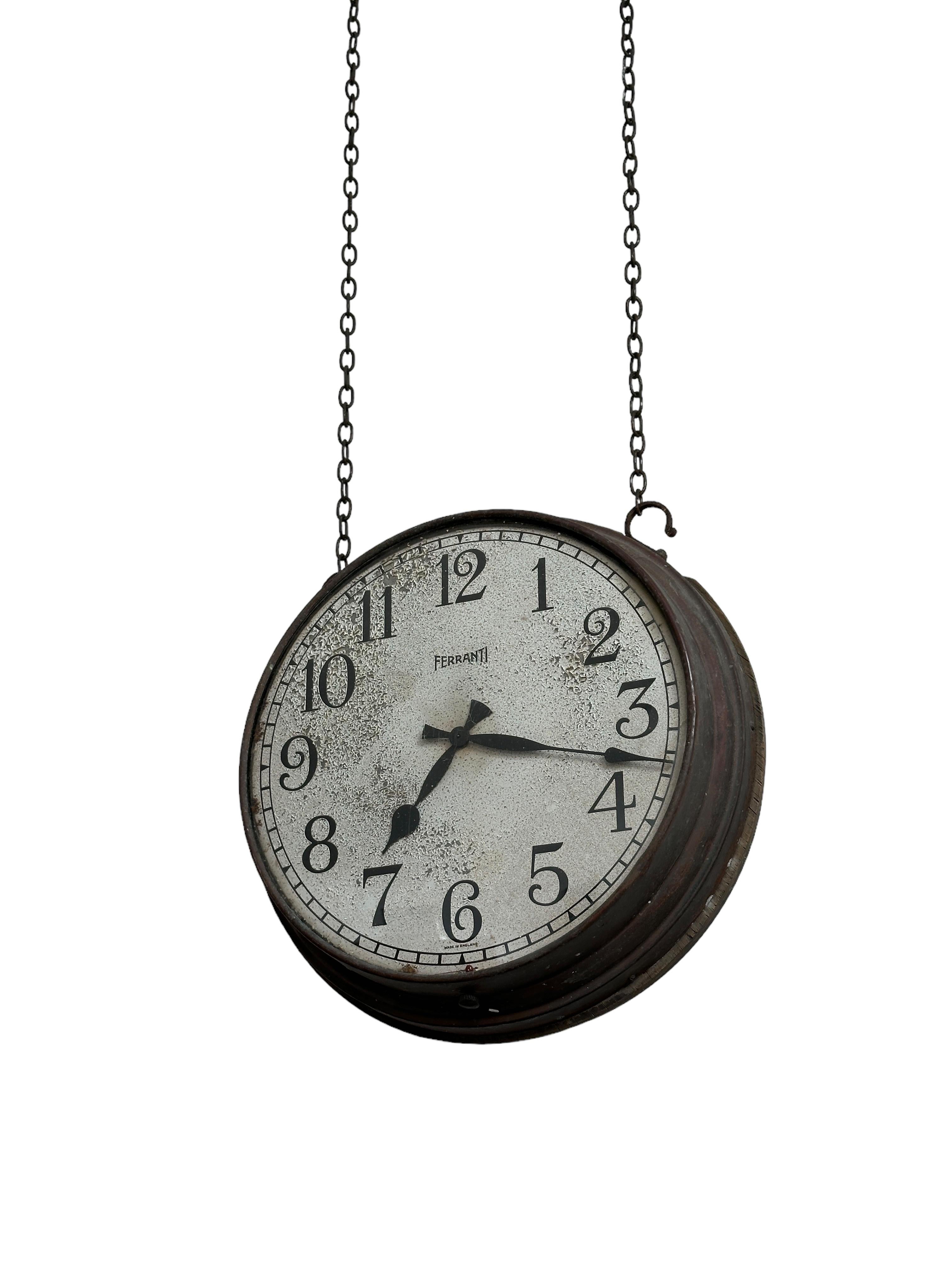 Britannico Orologio industriale d'epoca a doppia faccia in rame Ferranti da appendere in fabbrica in vendita