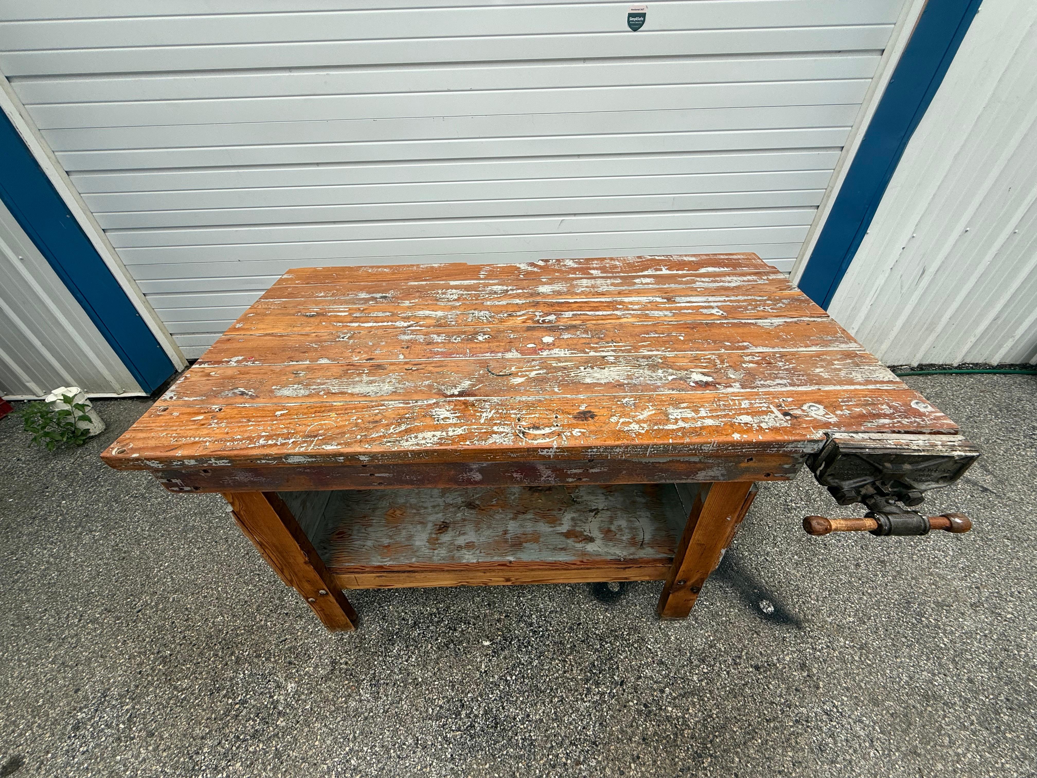 Vintage/Antique Mesa de cocina industrial primitiva, Circa 1940s en Bueno estado para la venta en Wilmington, DE
