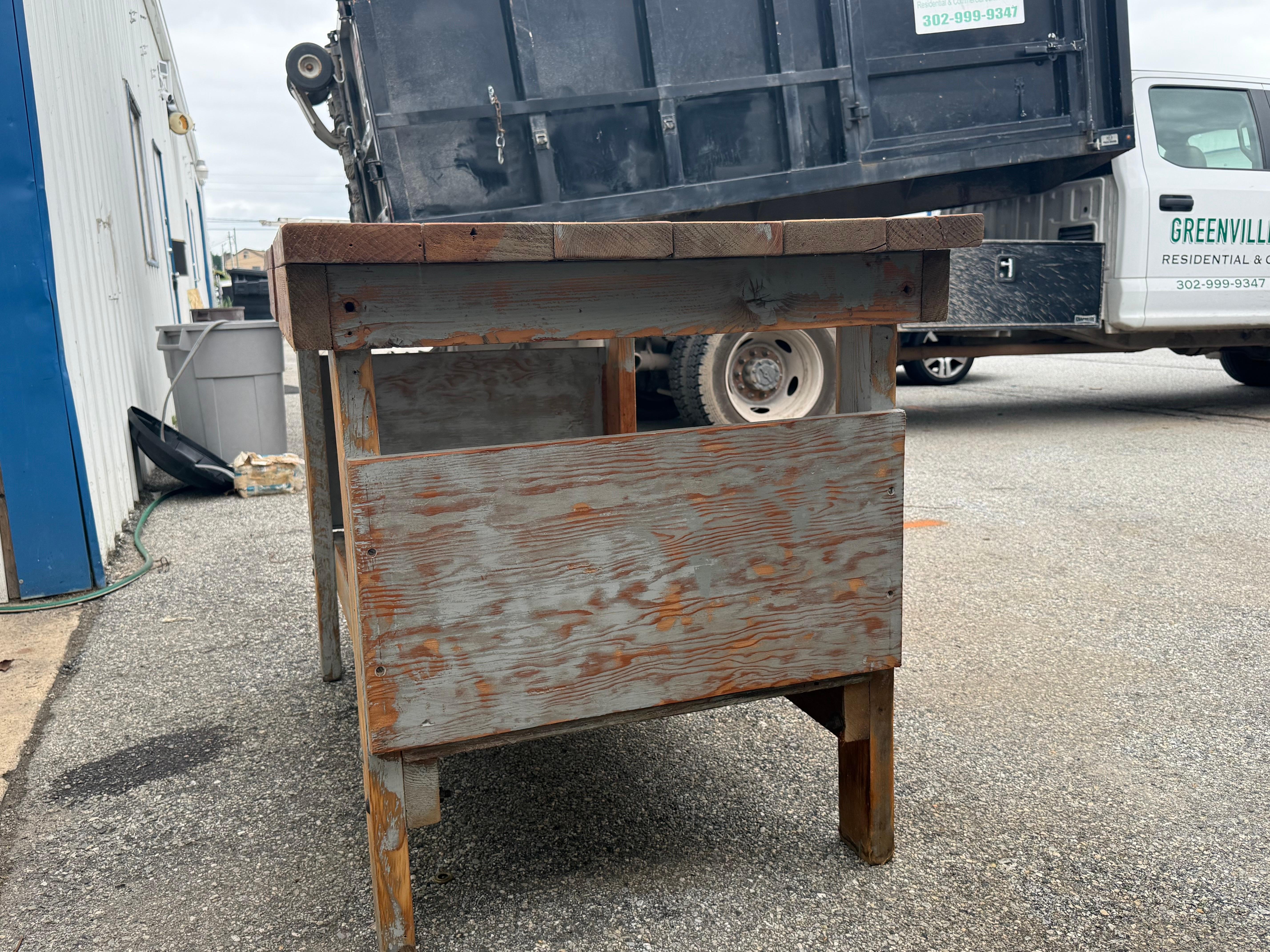 Vintage/Antique Mesa de cocina industrial primitiva, Circa 1940s en venta 1