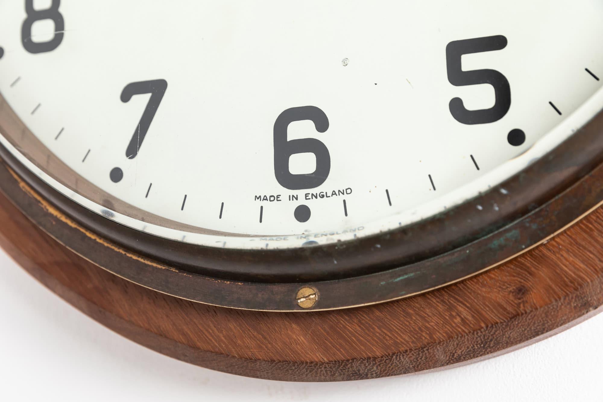 Reloj de pared industrial antiguo de madera Gents of Leicester, c 1930 Industrial