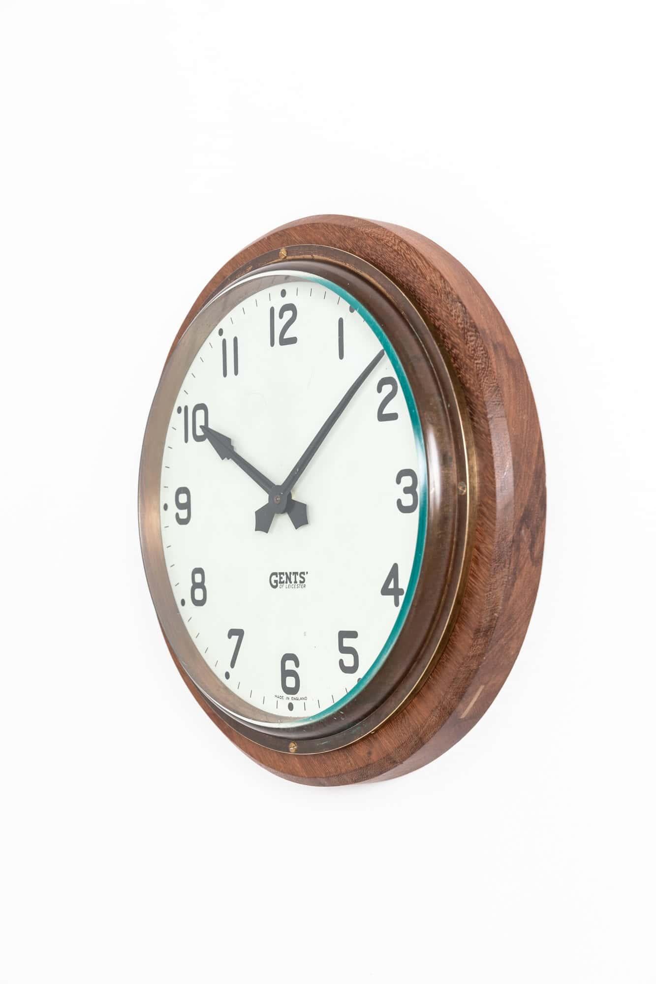Reloj de pared industrial antiguo de madera Gents of Leicester, c 1930 siglo XX