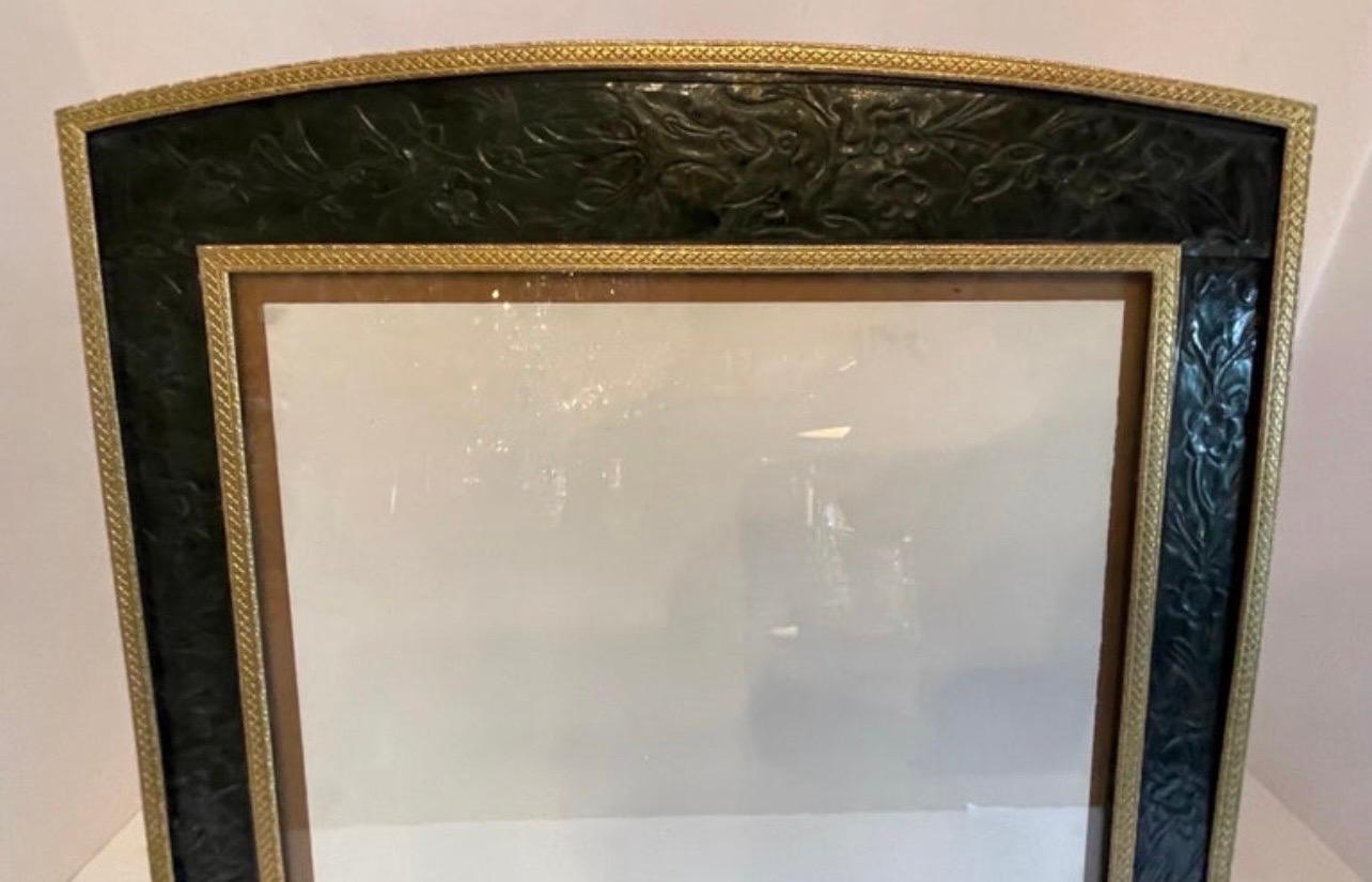 Vintage Antiguo Marco grande chino asiático tallado en jade floral de bronce Chinoiserie en venta
