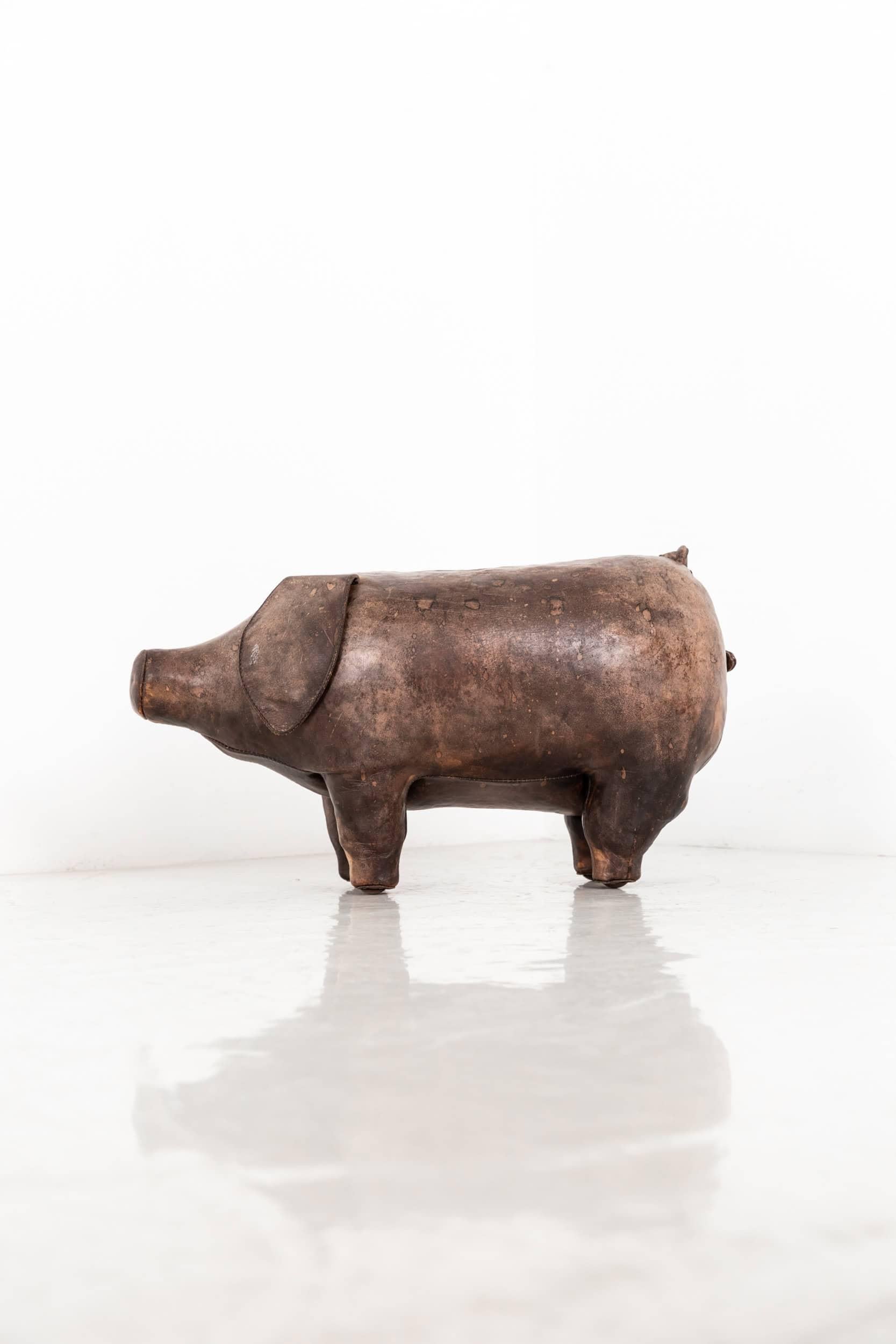 Antiker Vintage-Fußhocker Dimitri Omersa Pig Liberty London aus Leder, ca. 1950 (Handgefertigt) im Angebot