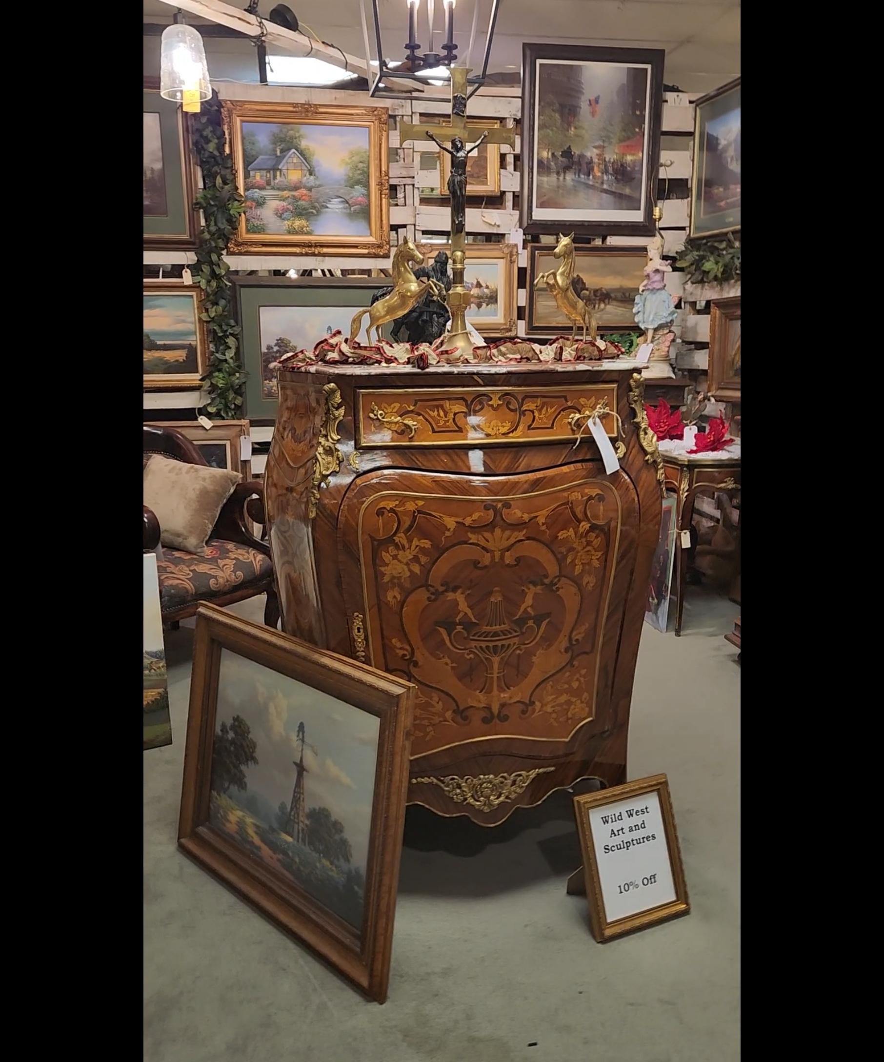 Vieille armoire bombée de style Louis XV, dessus en marbre, marqueterie, bois de rose ! en vente 4