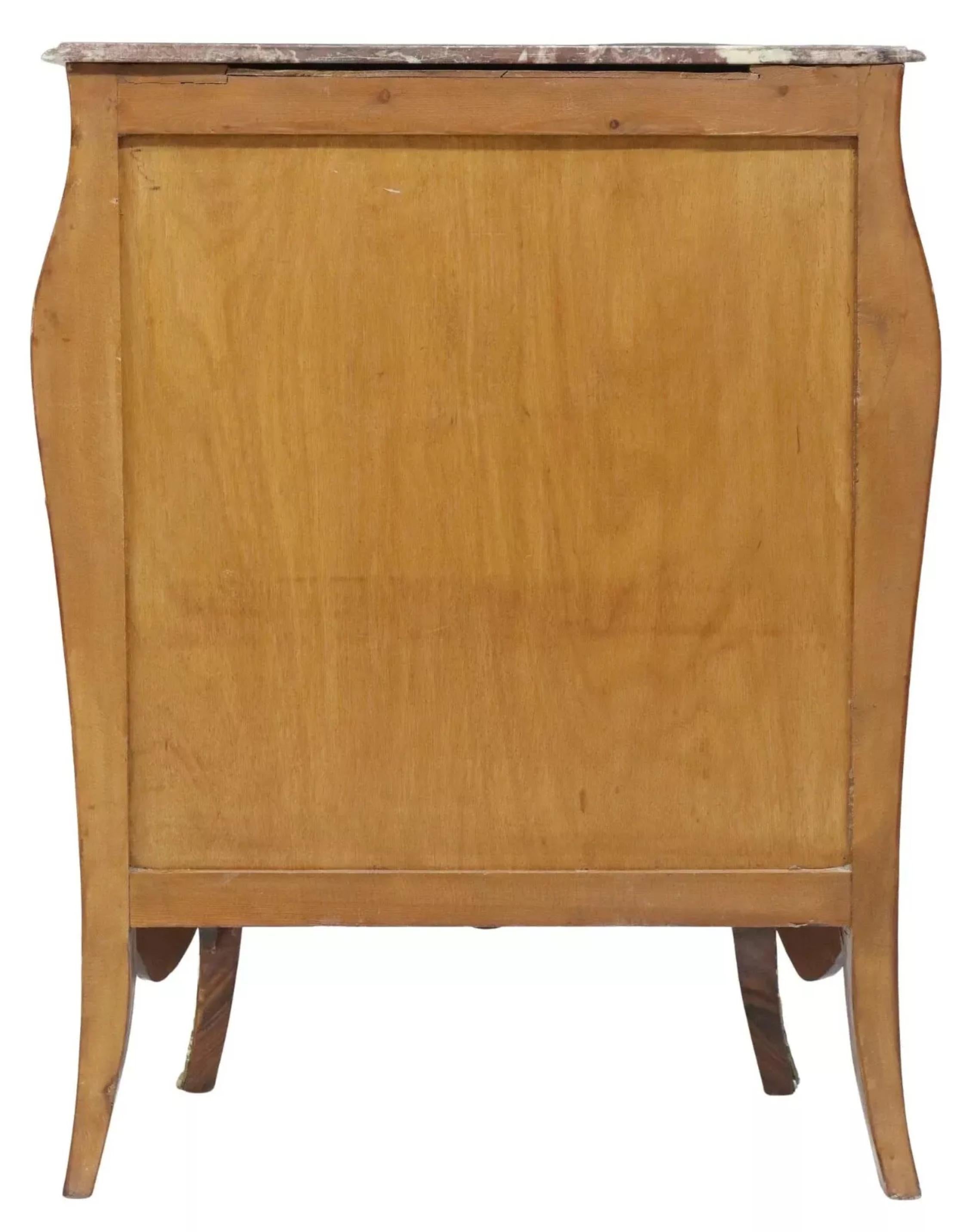 20ième siècle Vieille armoire bombée de style Louis XV, dessus en marbre, marqueterie, bois de rose ! en vente