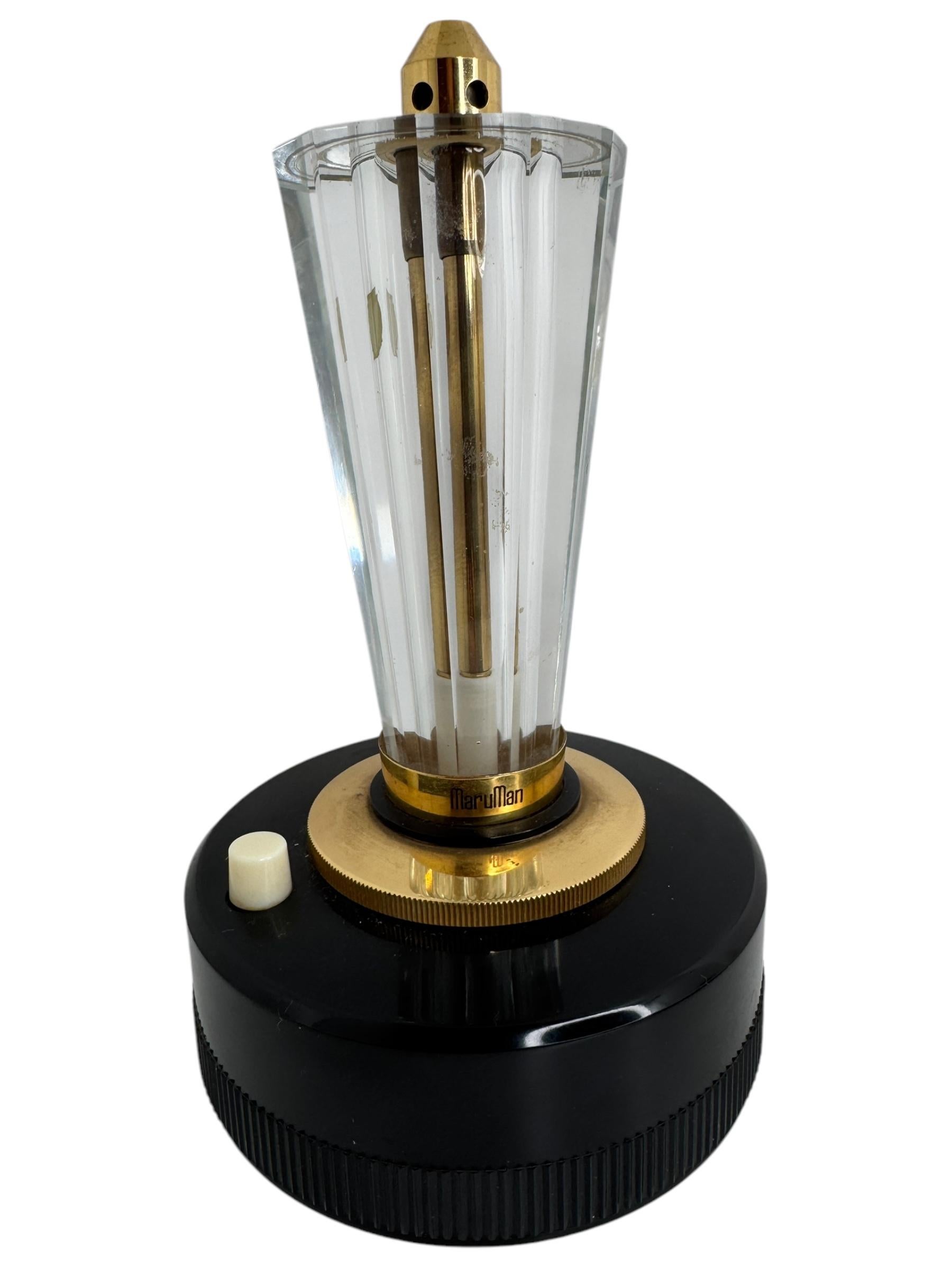 Milieu du XXe siècle MaruMan T2, briquet de table ancien en cristal lourd, électrique et à gaz en vente