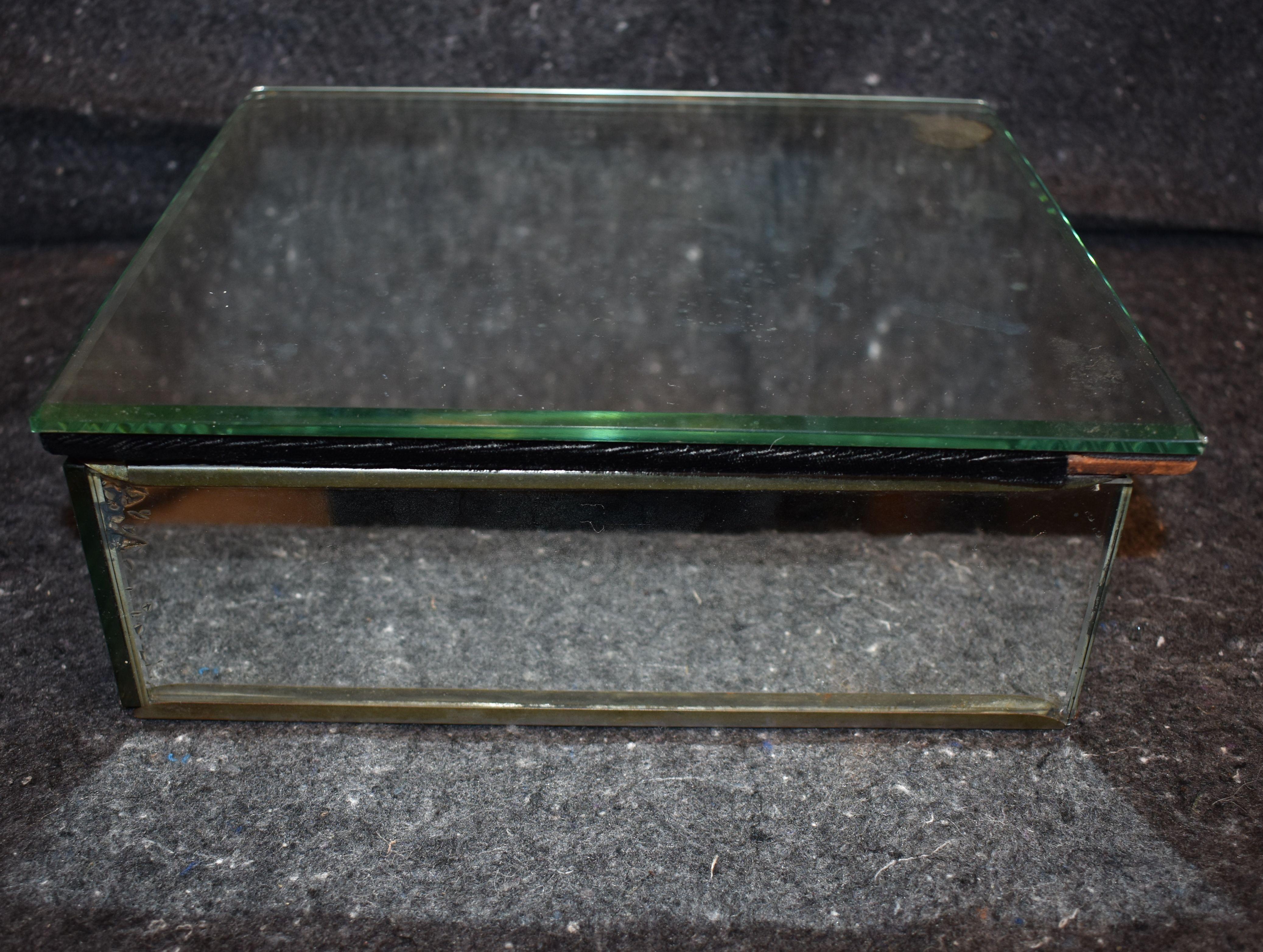 Vintage Antique Mirrored Jewelry Box In Good Condition For Sale In Cathedral City, CA