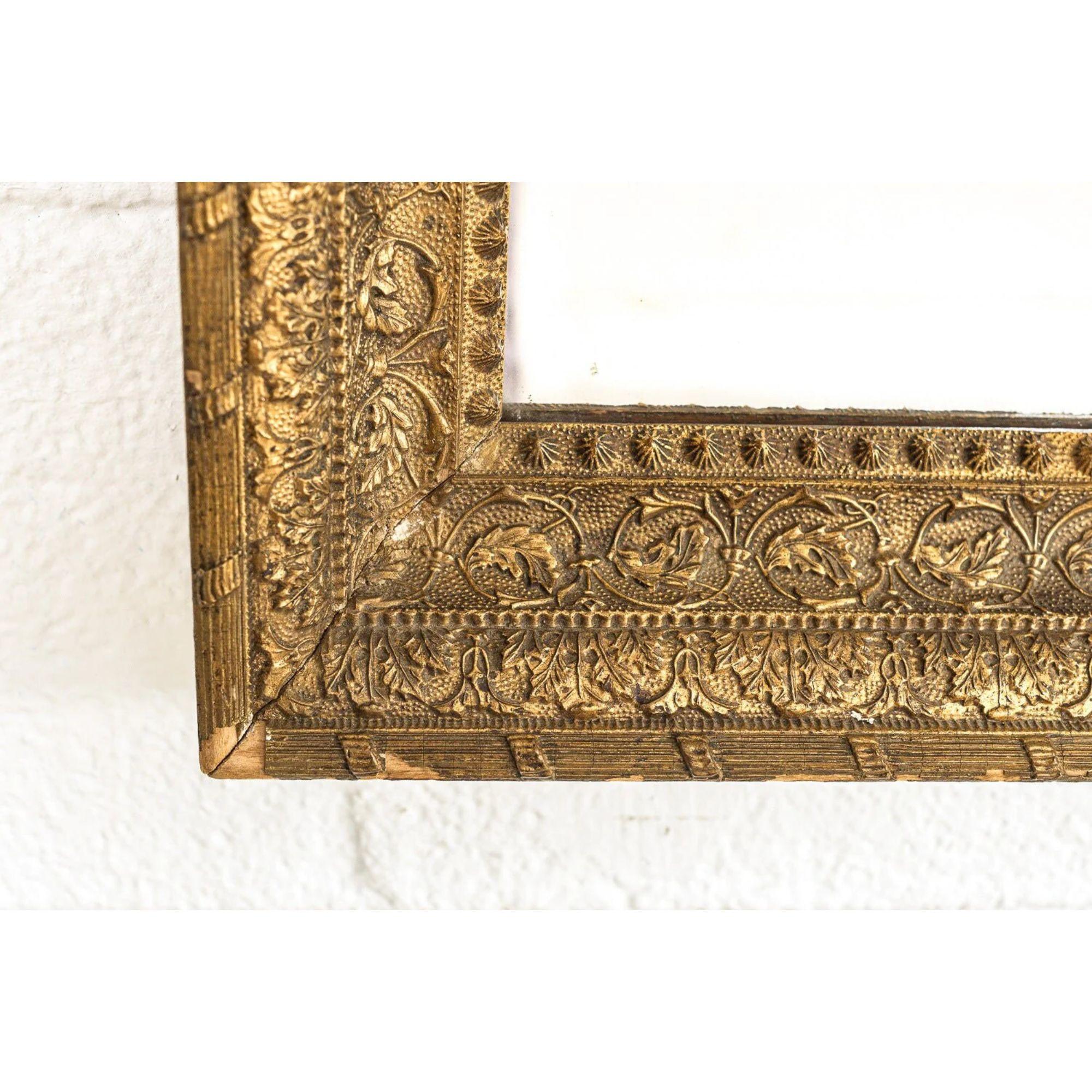 20th Century Vintage Antique Ornate Gold Decorative Hanging Wall Mirror For Sale