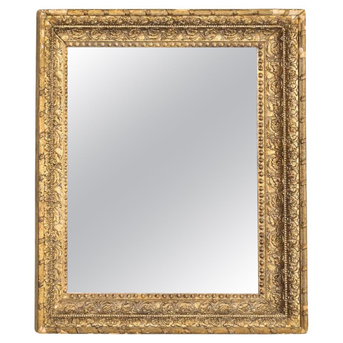 Vieux miroir mural décoratif orné d'or antique en vente