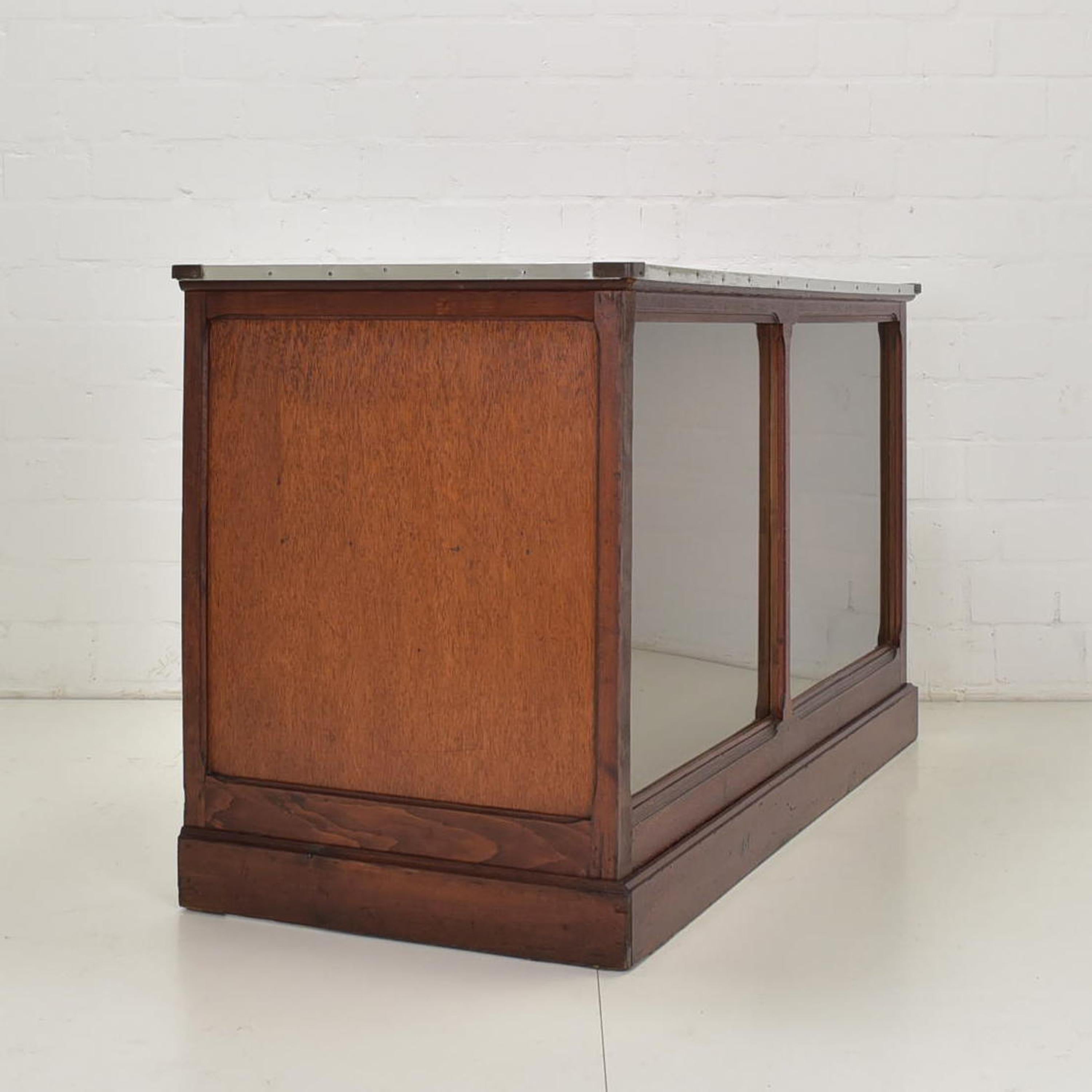 Vintage Antique Shop Display Case Counter / Display Case / Sales Counter, 1940 For Sale 6