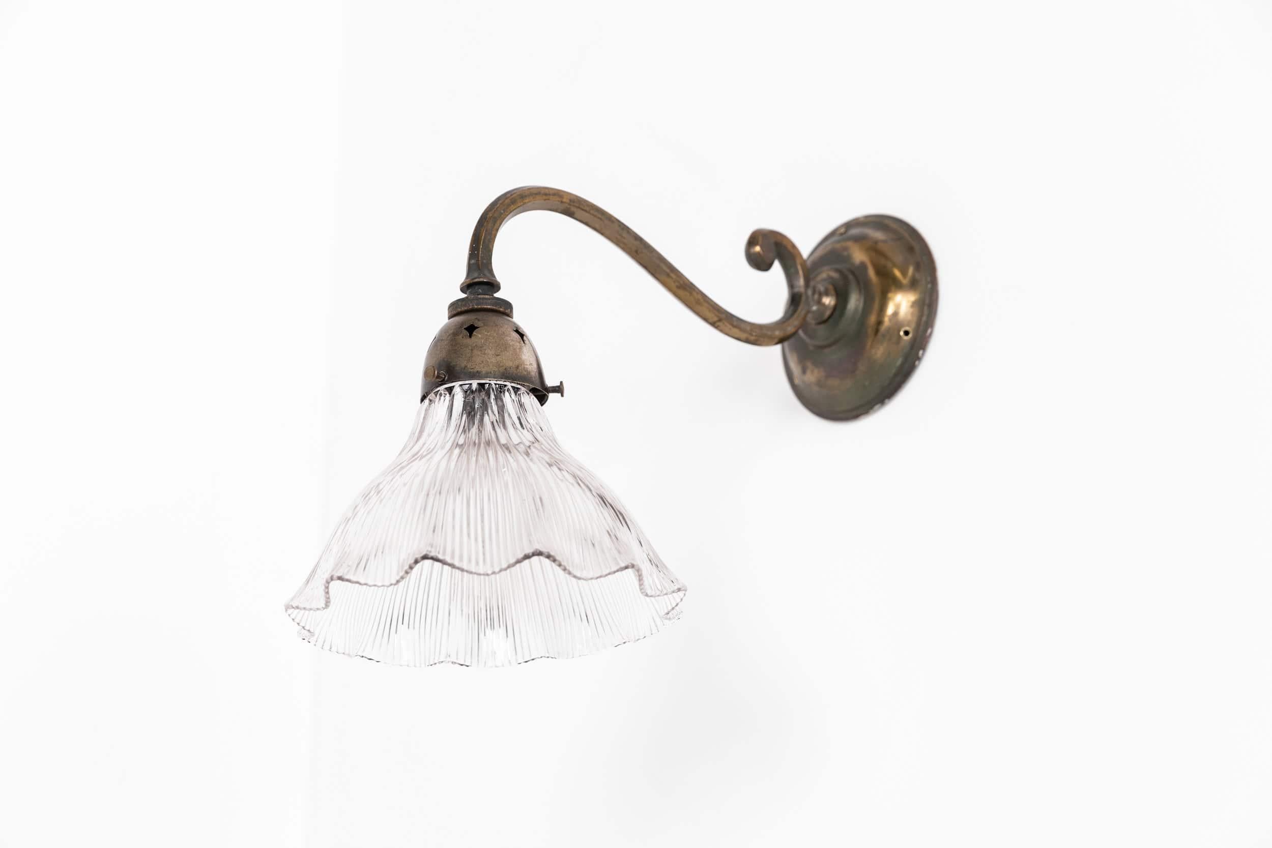 Vintage Antique Silver Plated Brass Holophane Glass Wall Sconce Light c.1930 In Fair Condition For Sale In London, GB